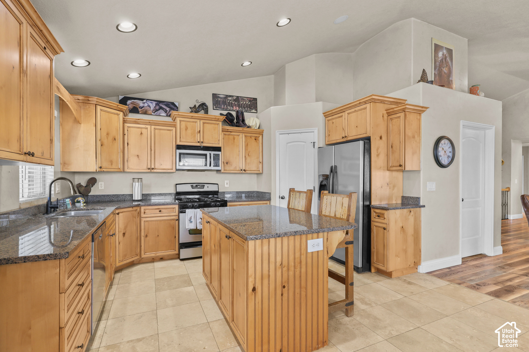 main property photo 12