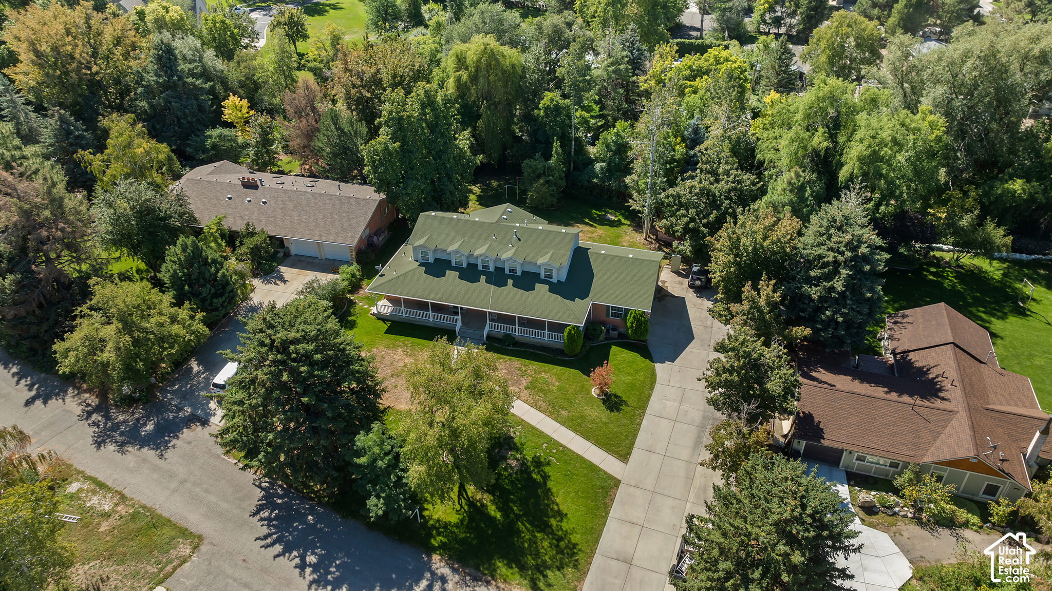main property photo 28