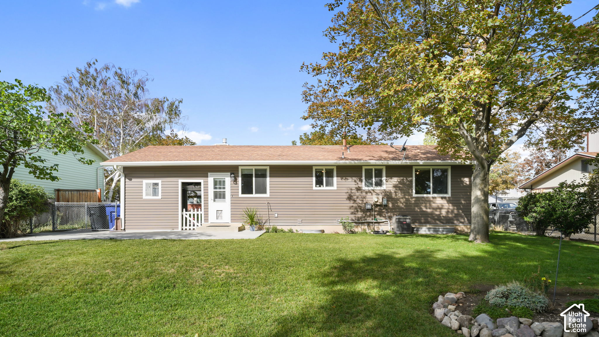 main property photo 23