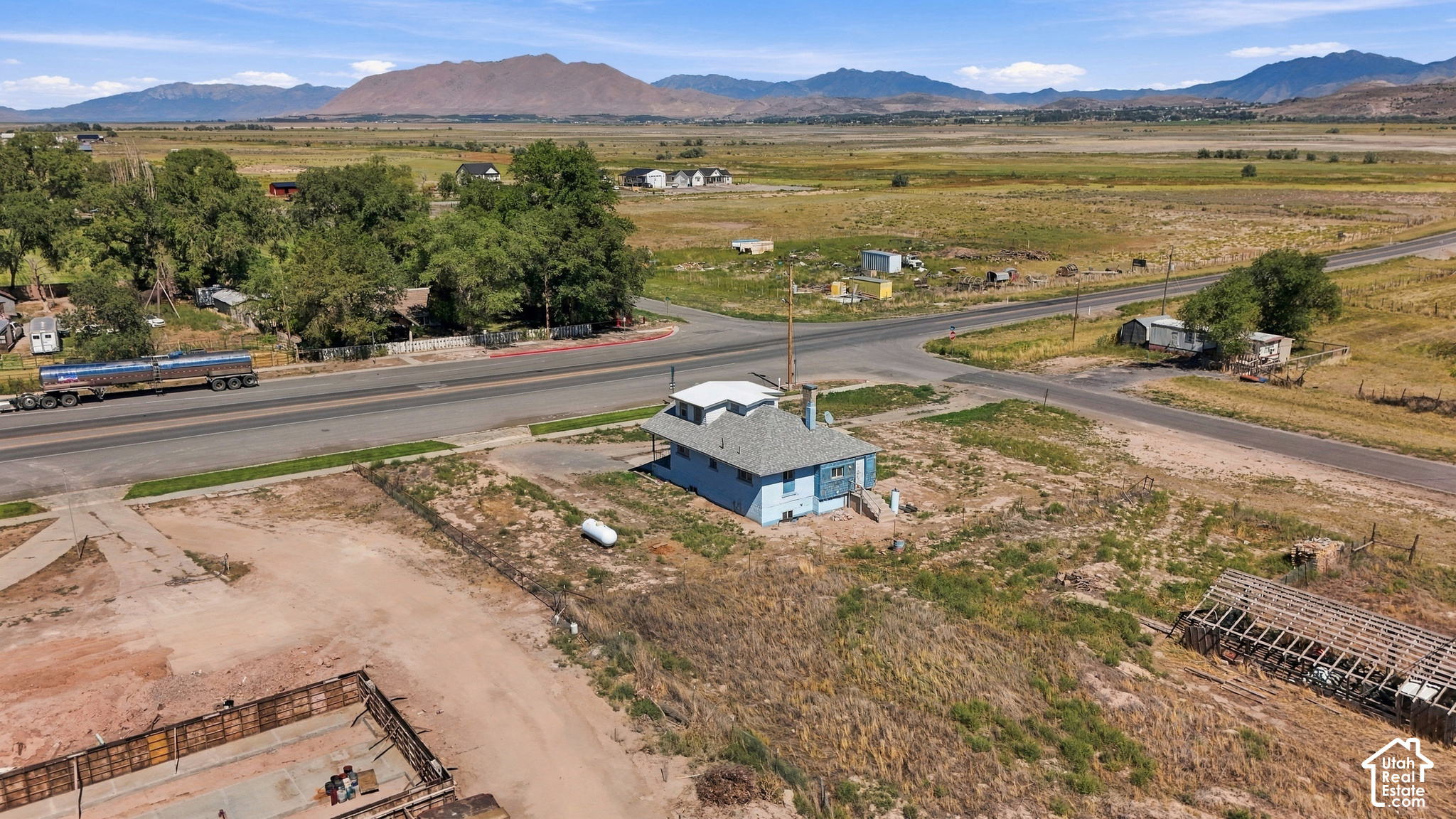 main property photo 12