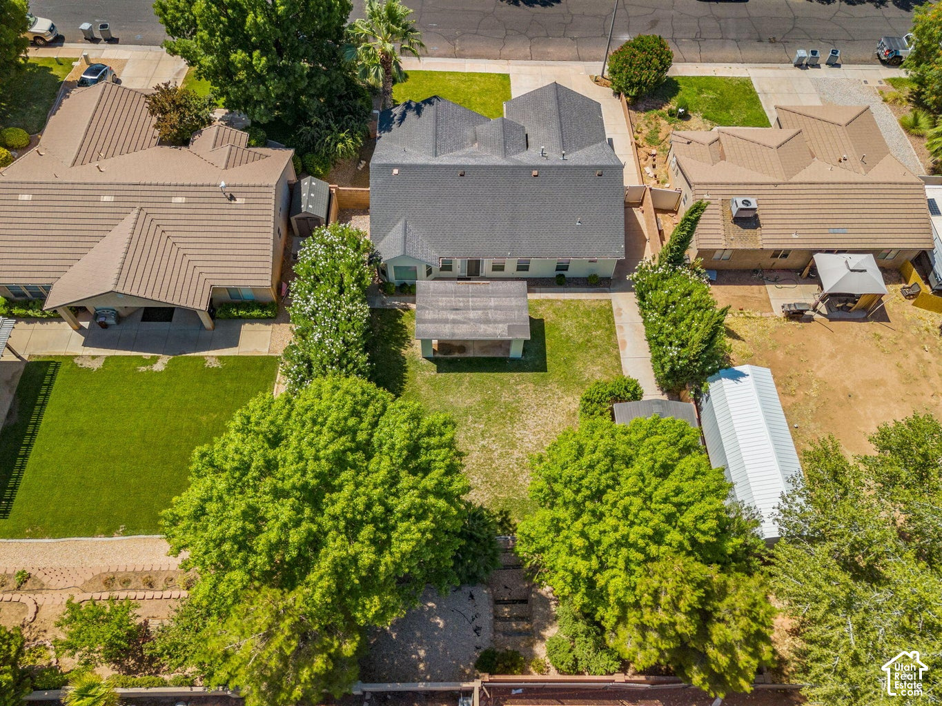 main property photo 28