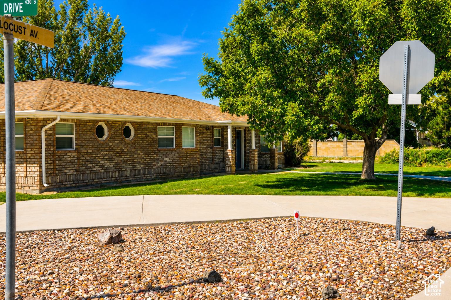 main property photo 23