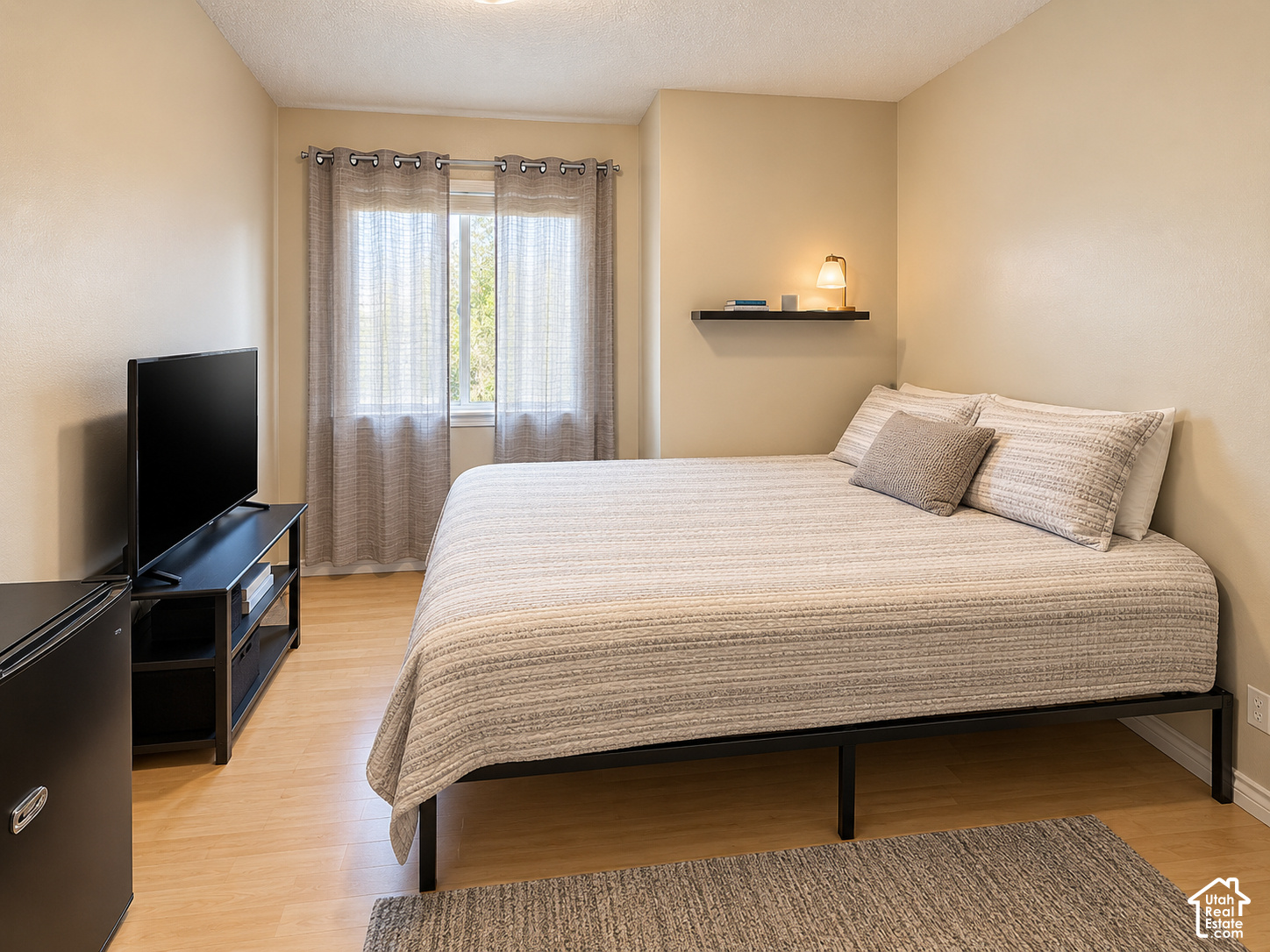 main property photo 18