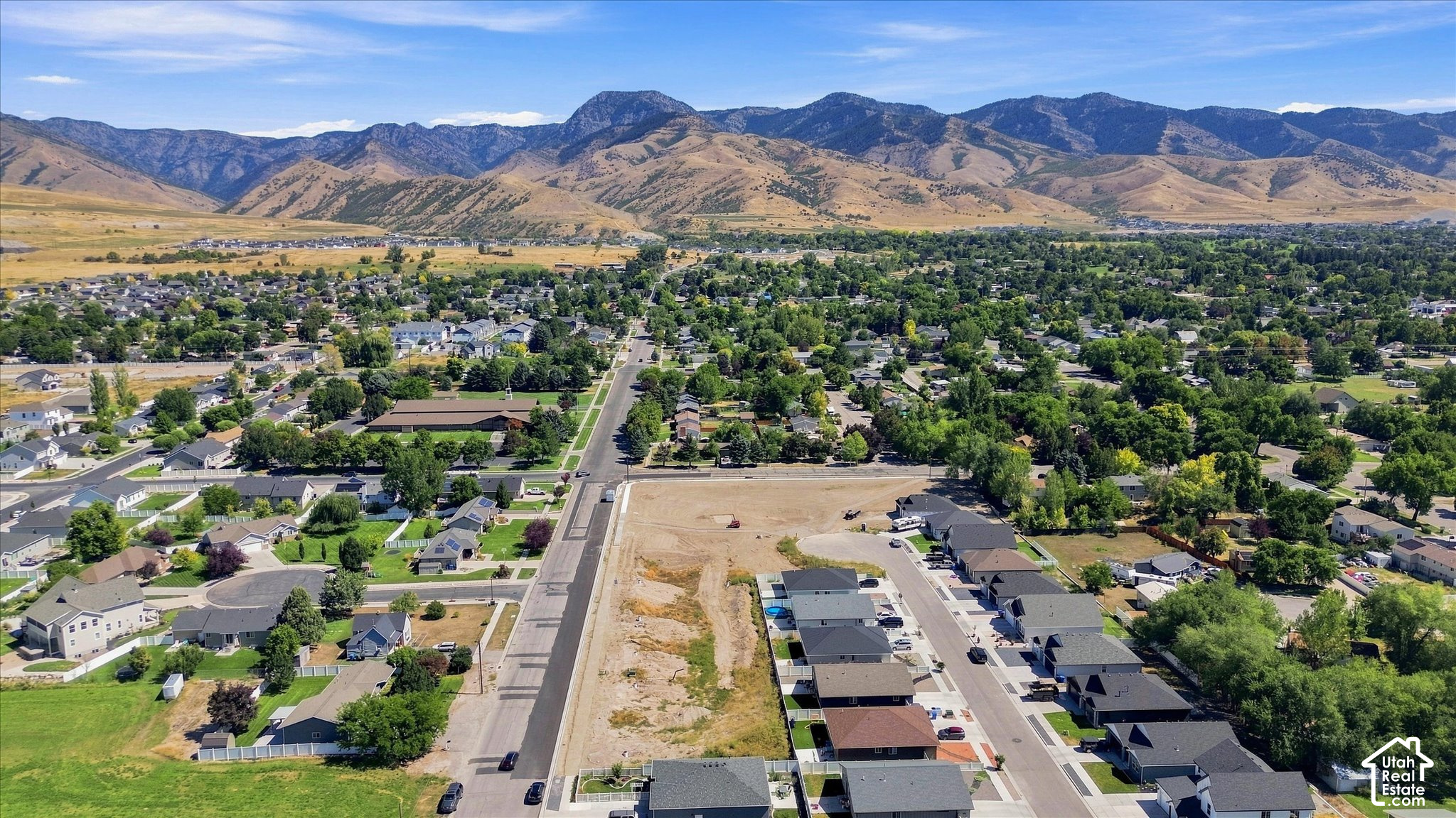 main property photo 16