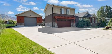 image of property with 5 Bed | 3 Bath | 2,516 Sqft
