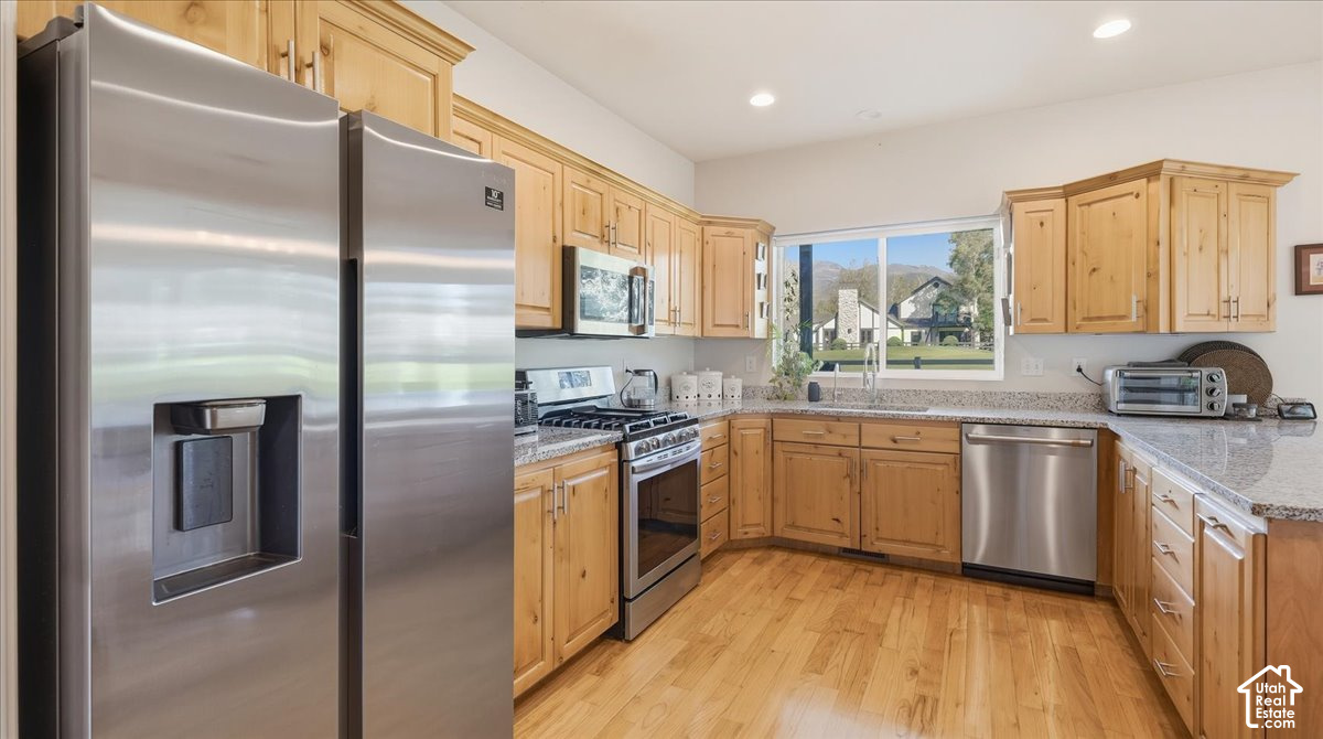 main property photo 16