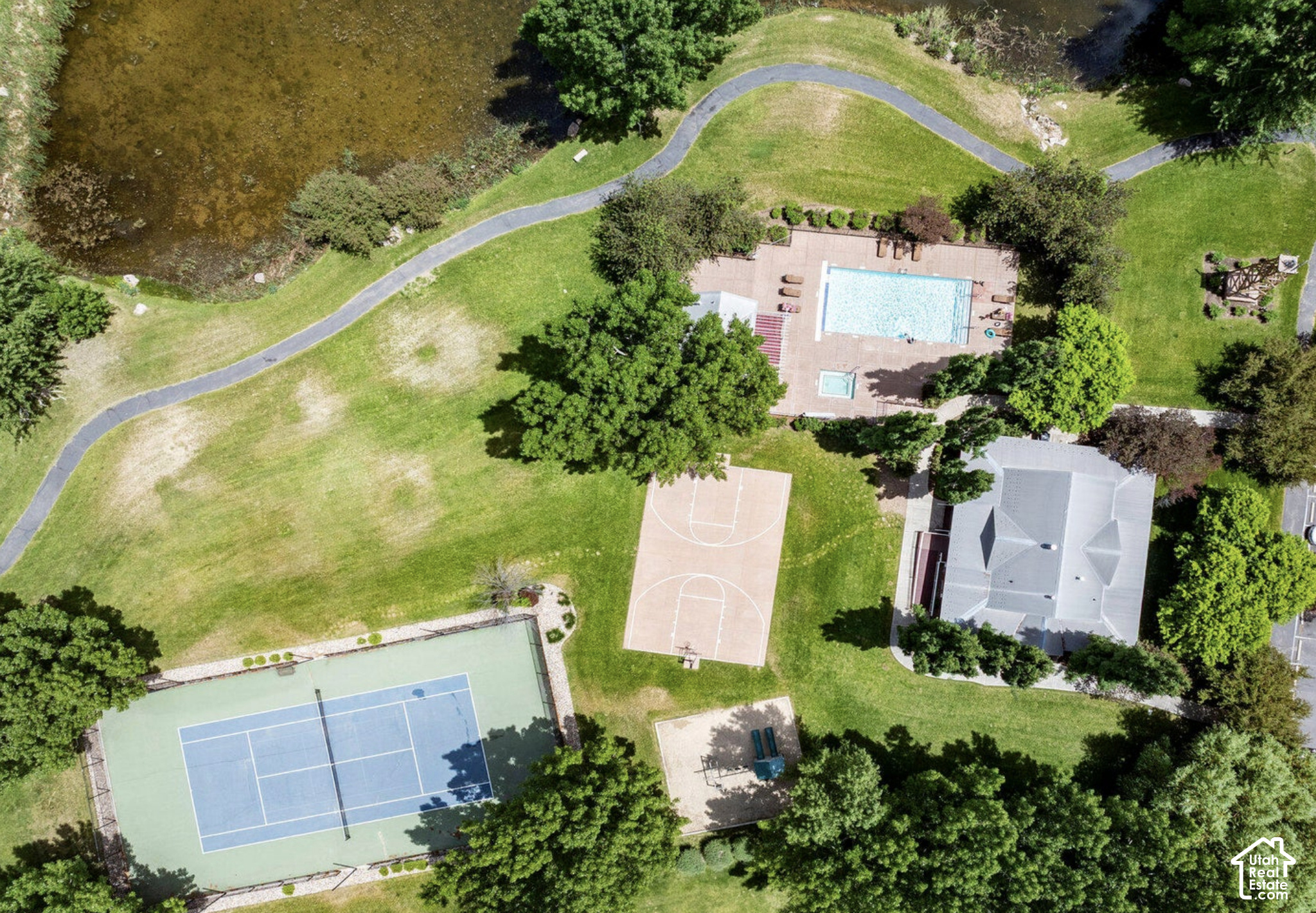 main property photo 34