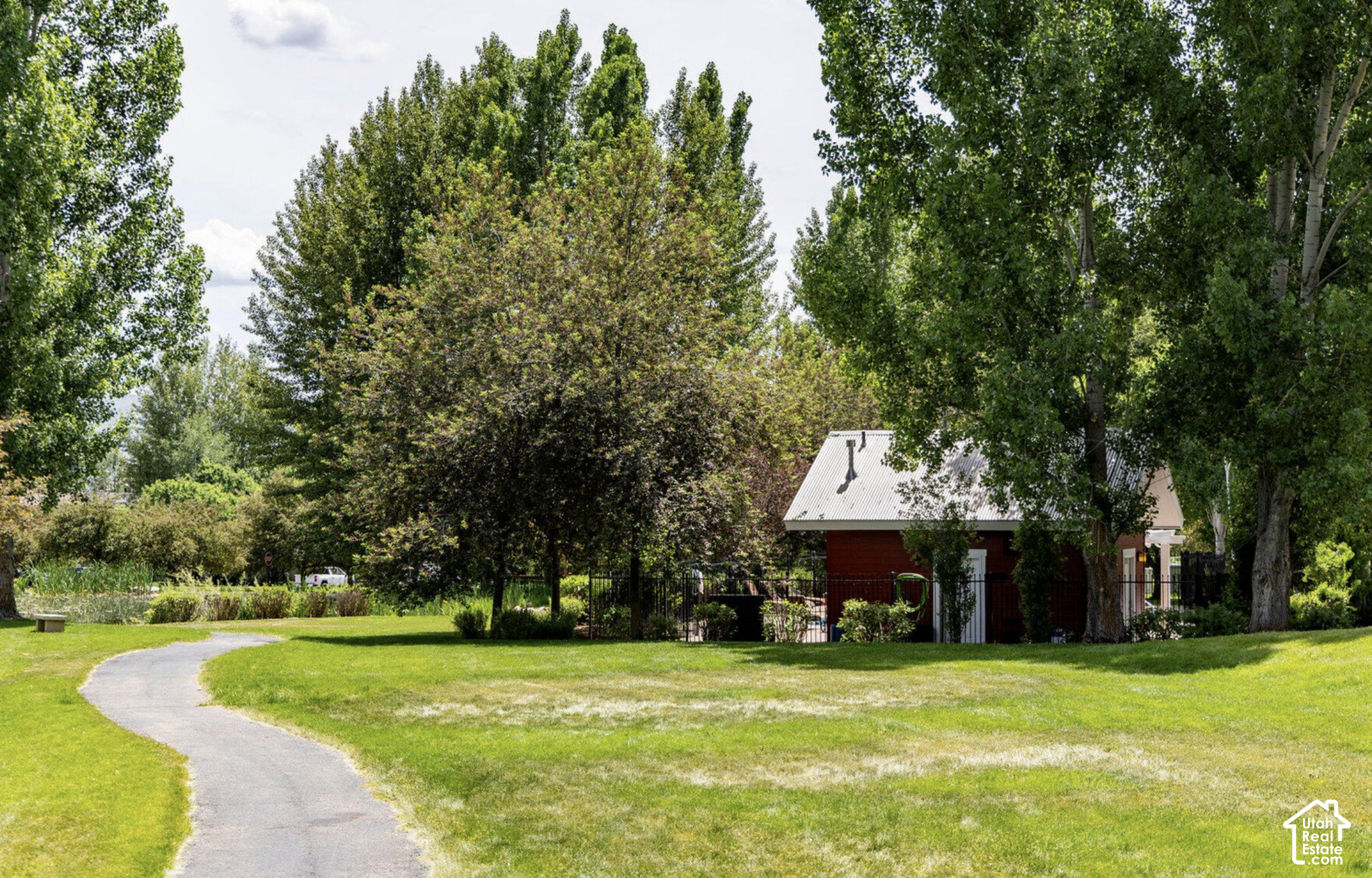 main property photo 40