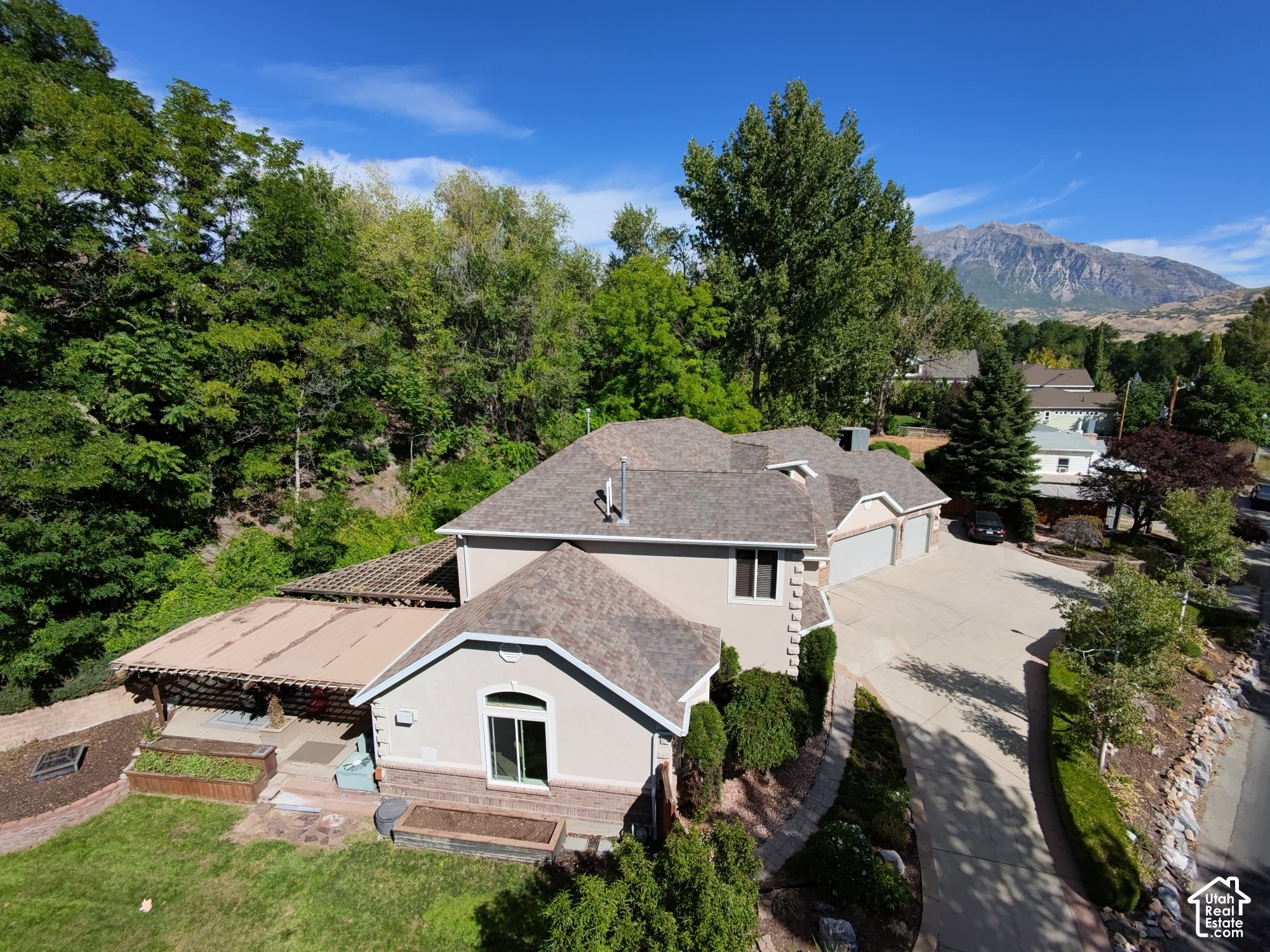 main property photo 19