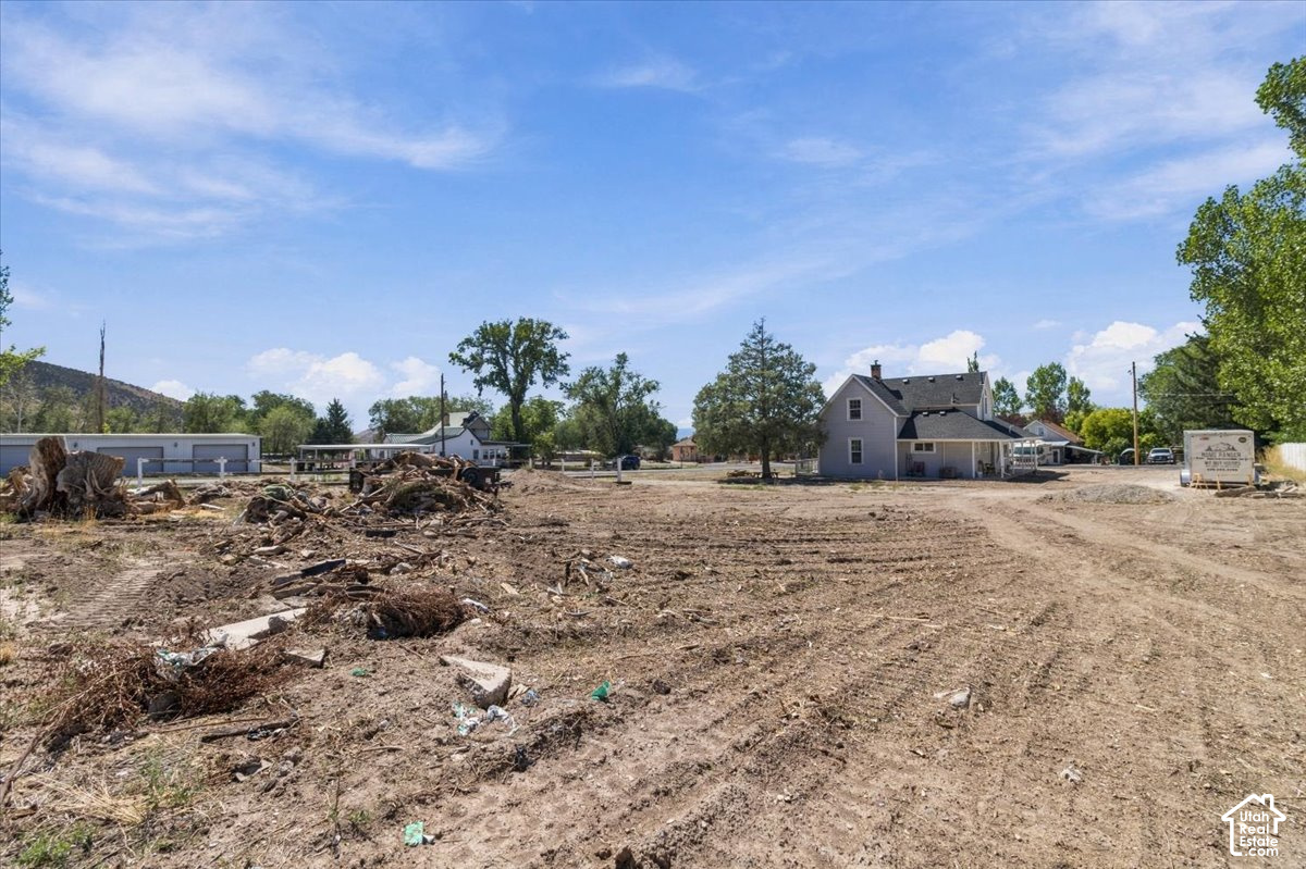 main property photo 27