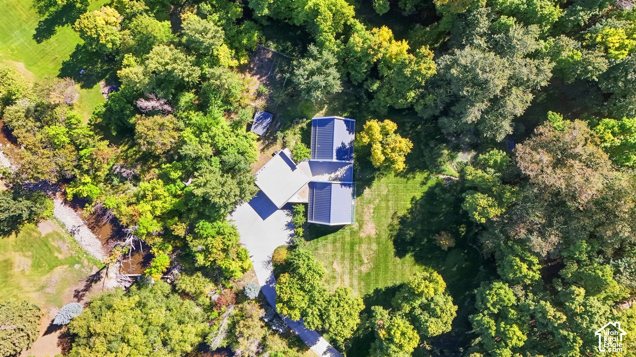 main property photo 40
