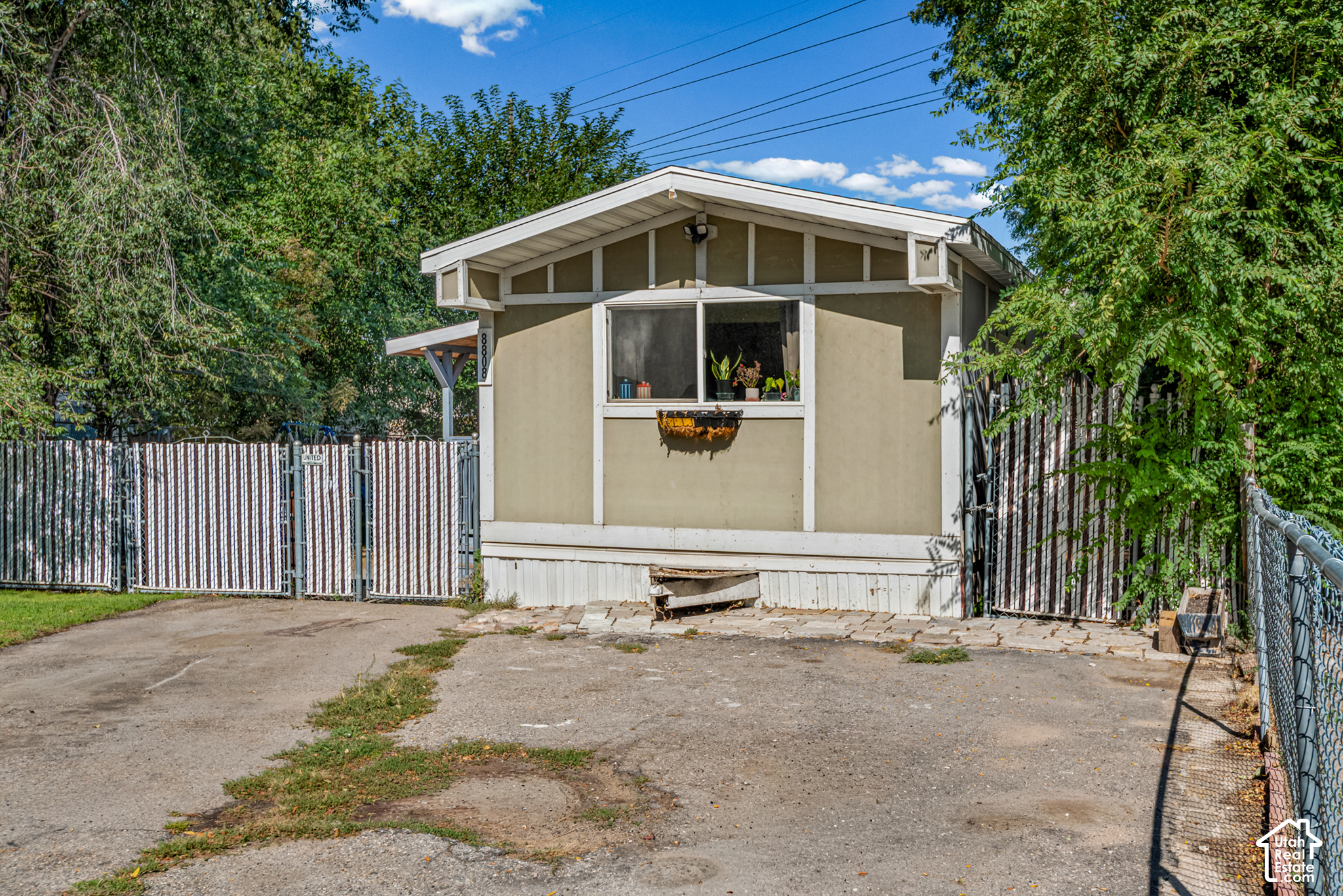 main property photo 27