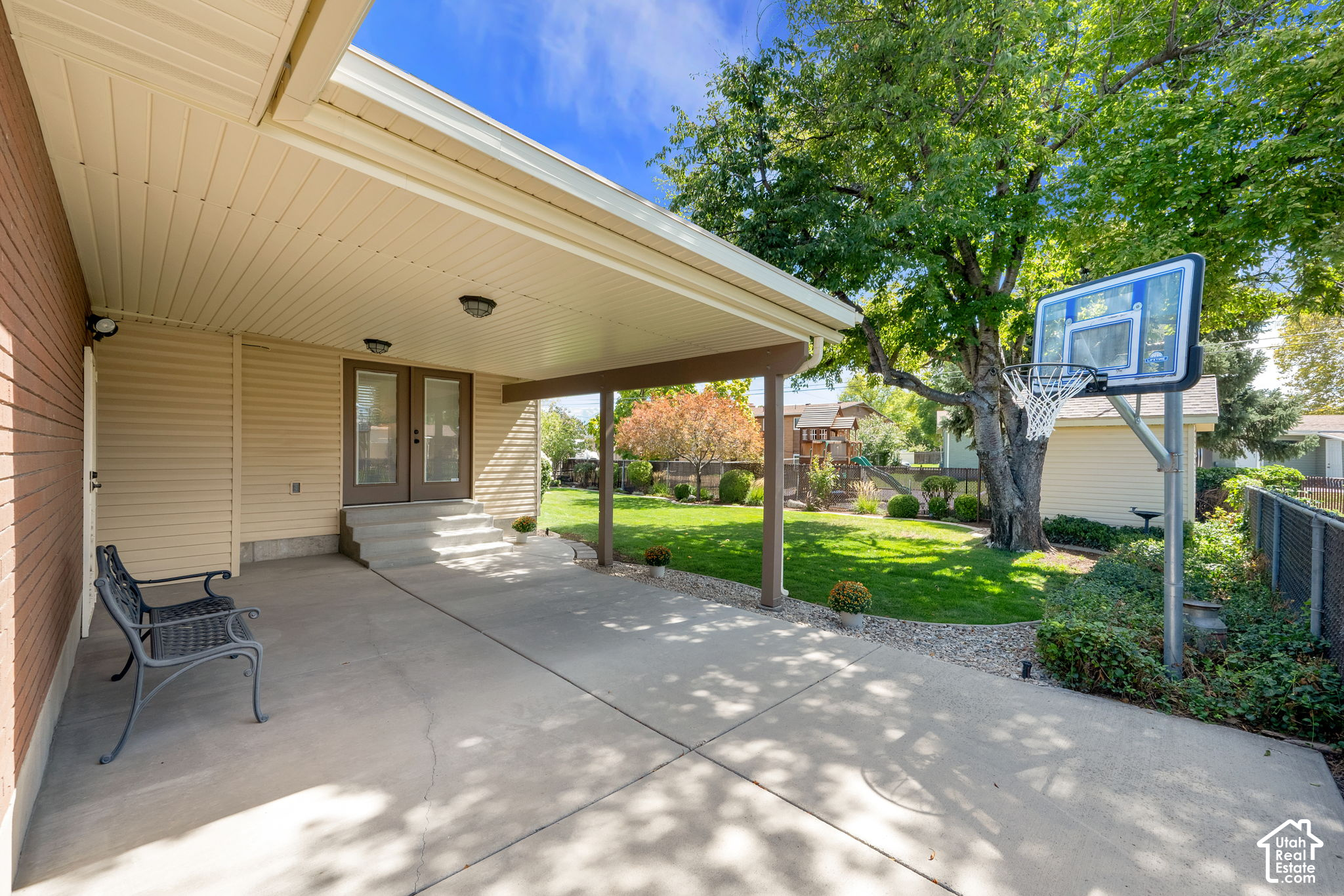 main property photo 6