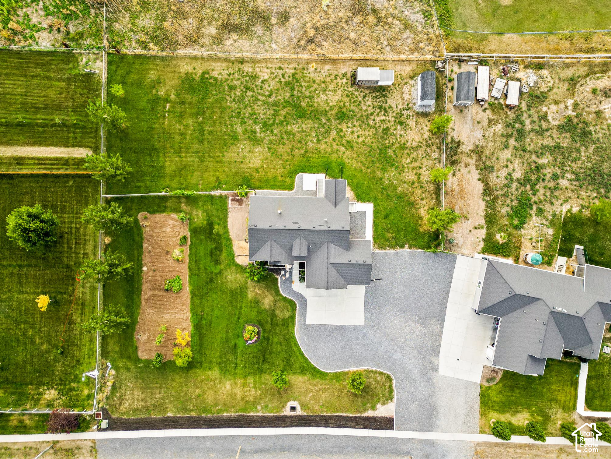 main property photo 9