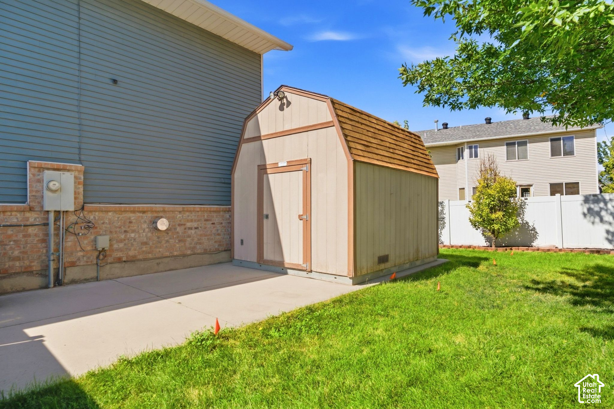 main property photo 30