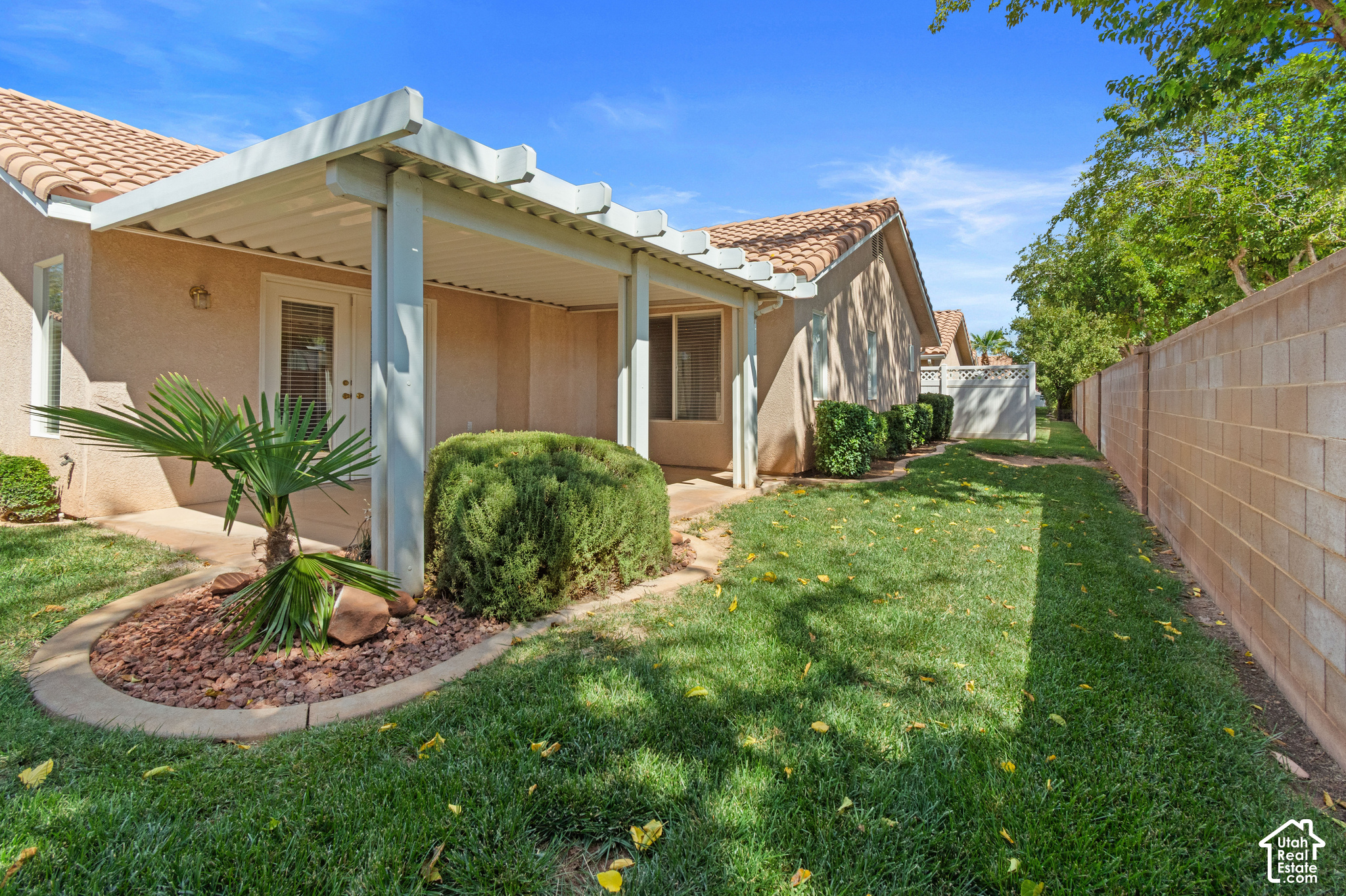 main property photo 23