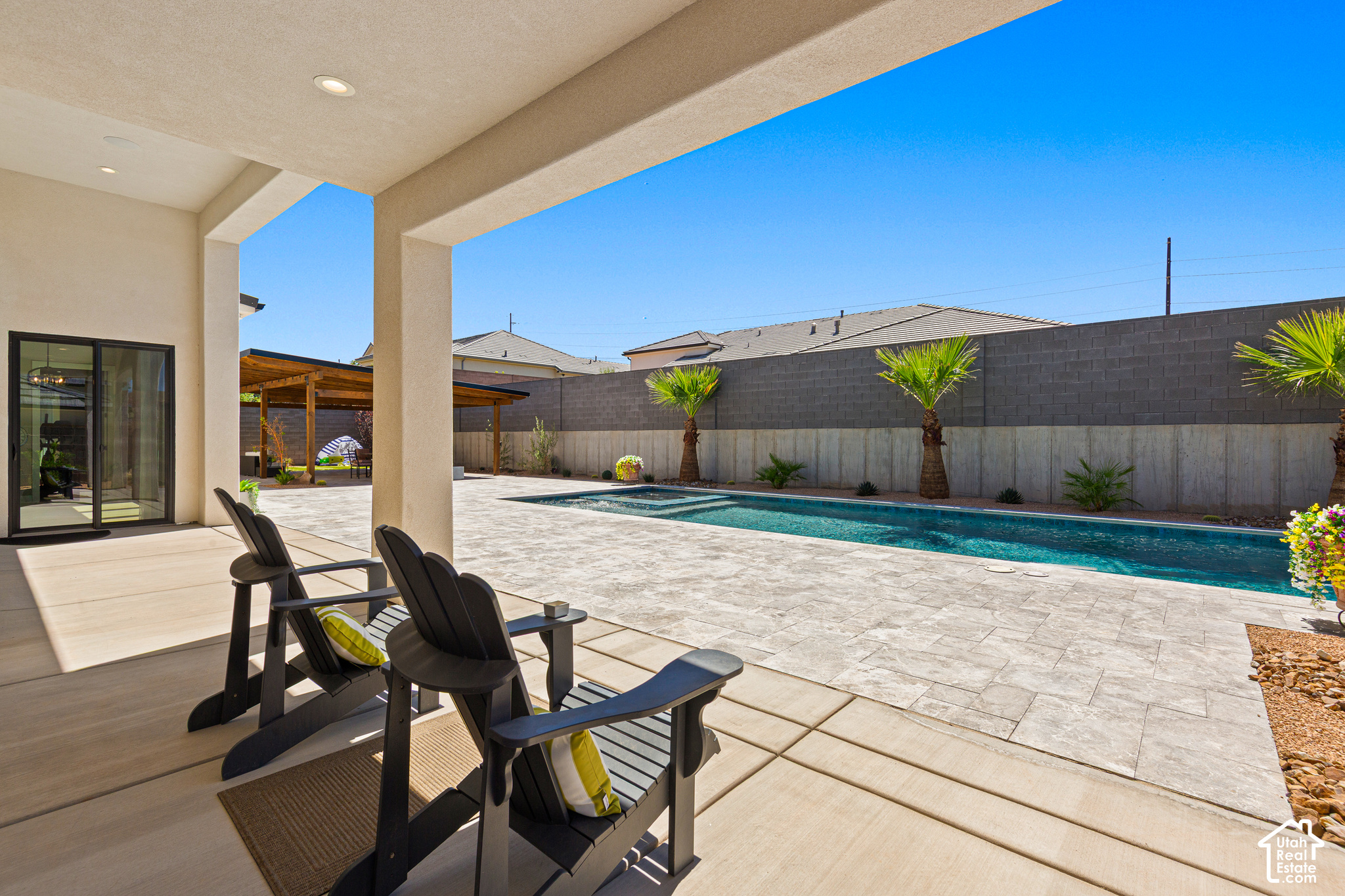main property photo 10