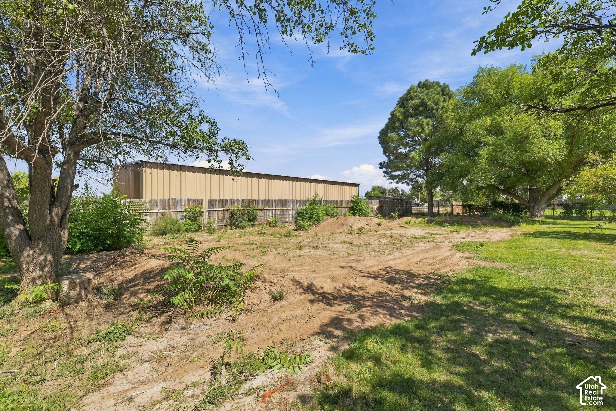 main property photo 30