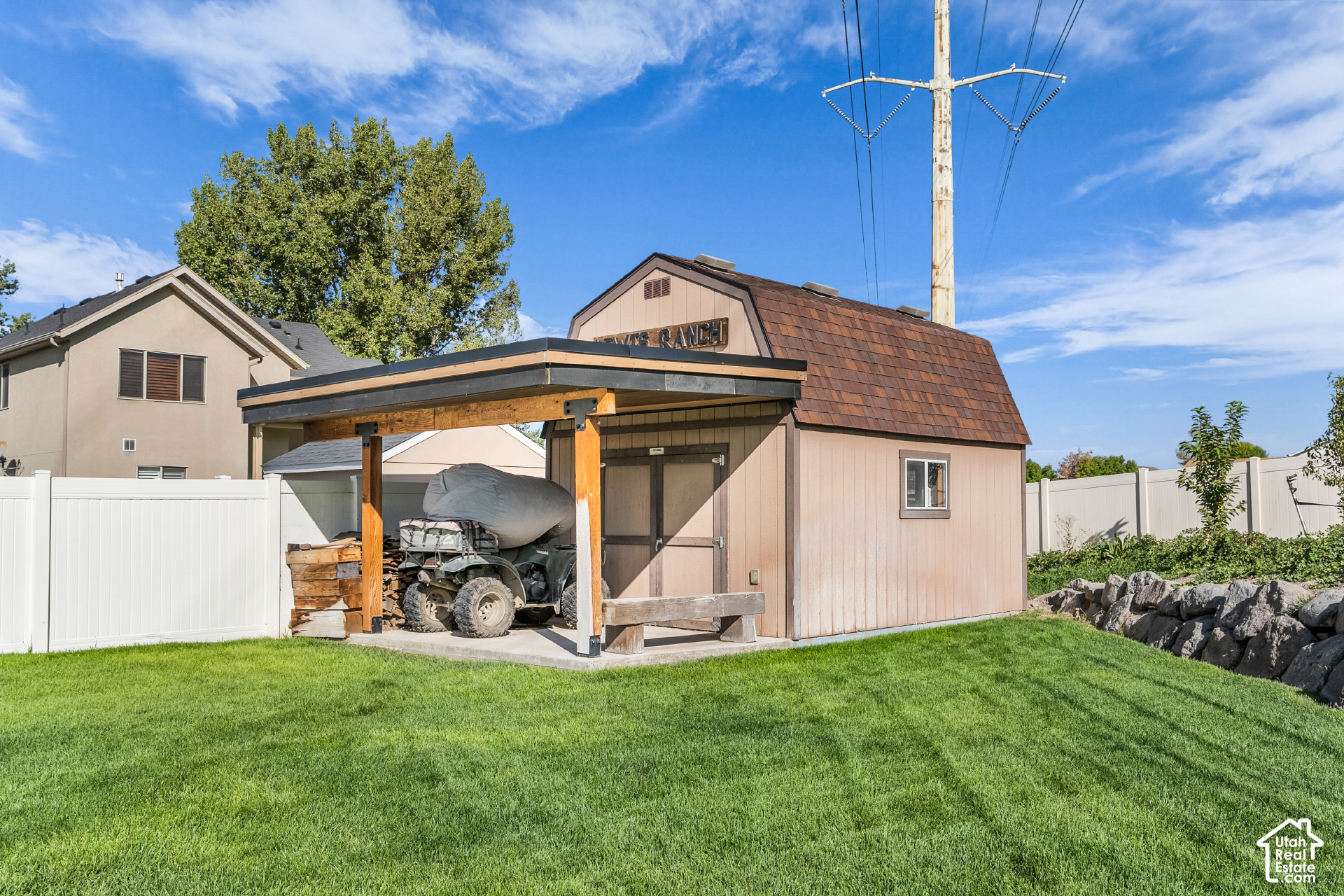 main property photo 17