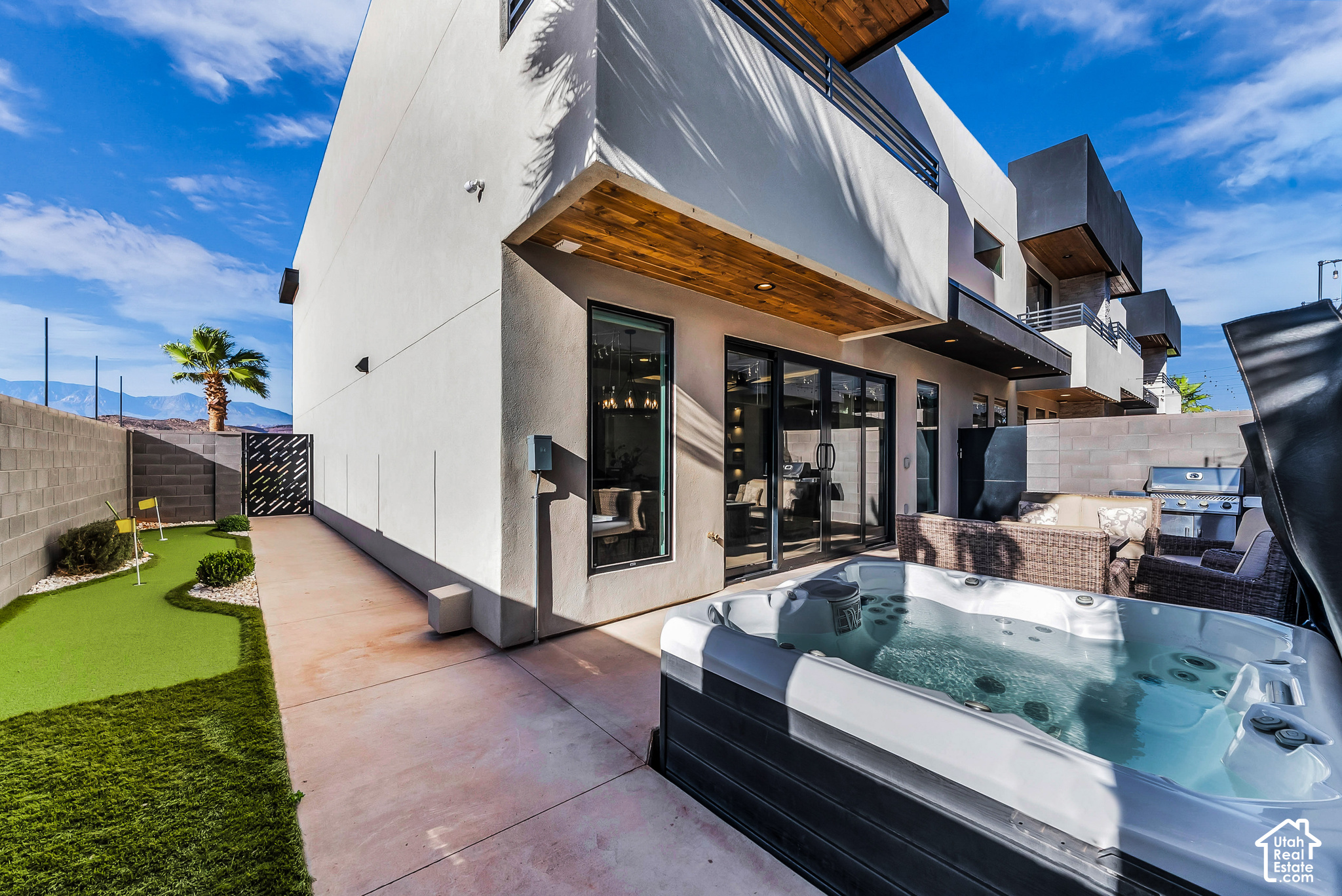 main property photo 9
