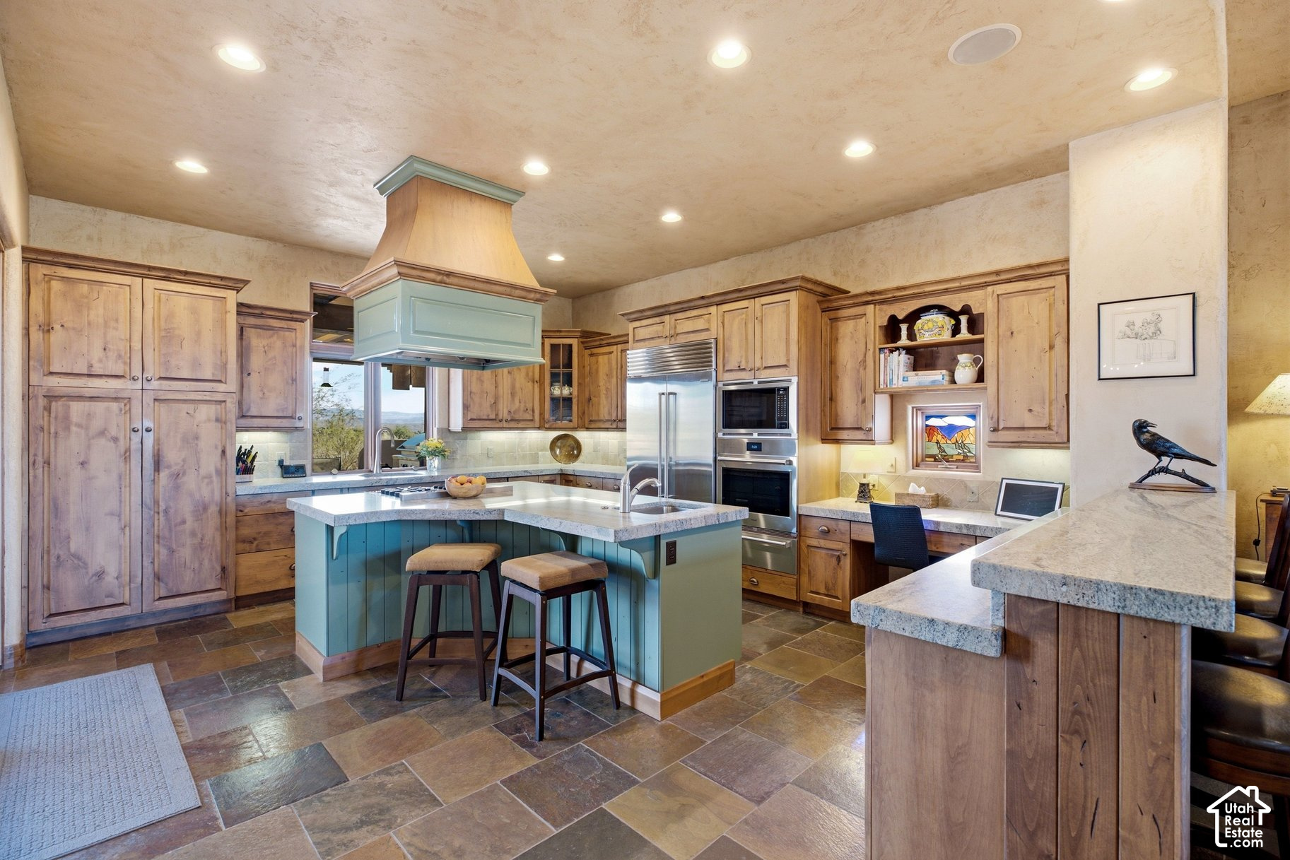 main property photo 7