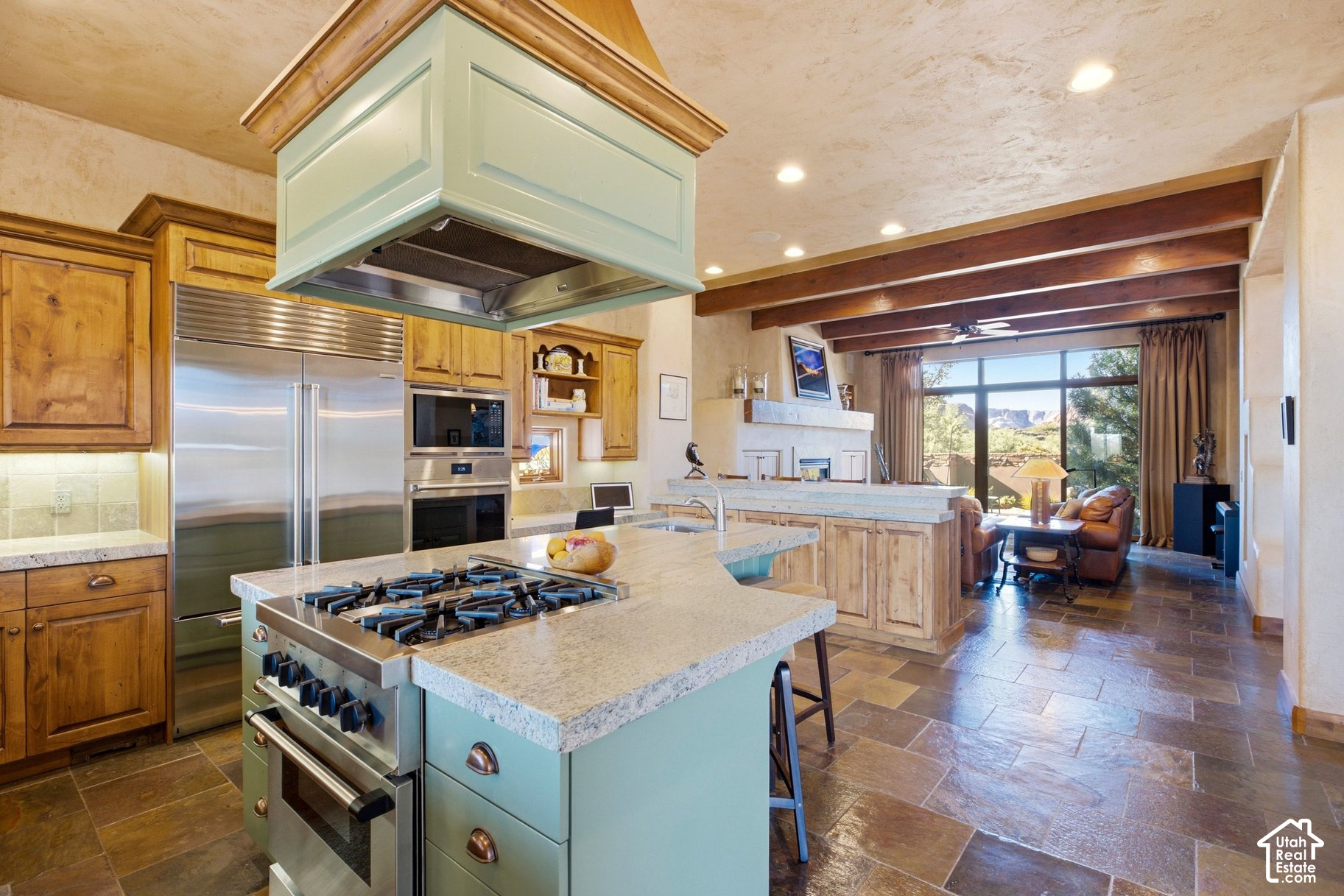 main property photo 8