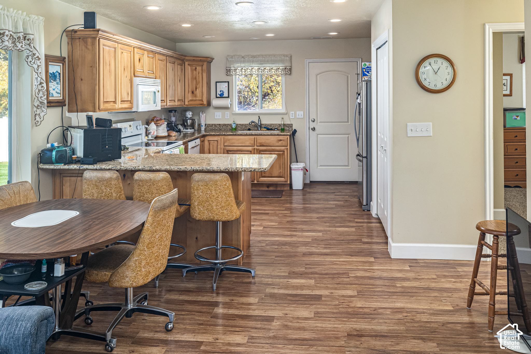 main property photo 7