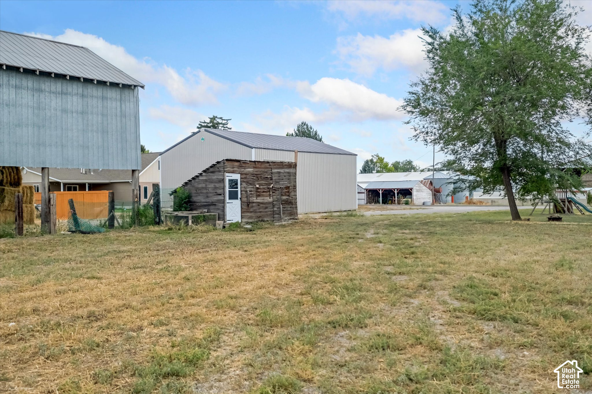 main property photo 34