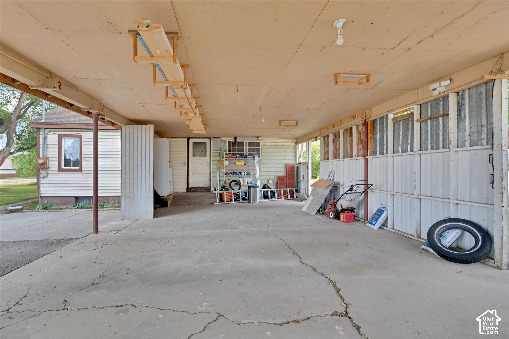 main property photo 36