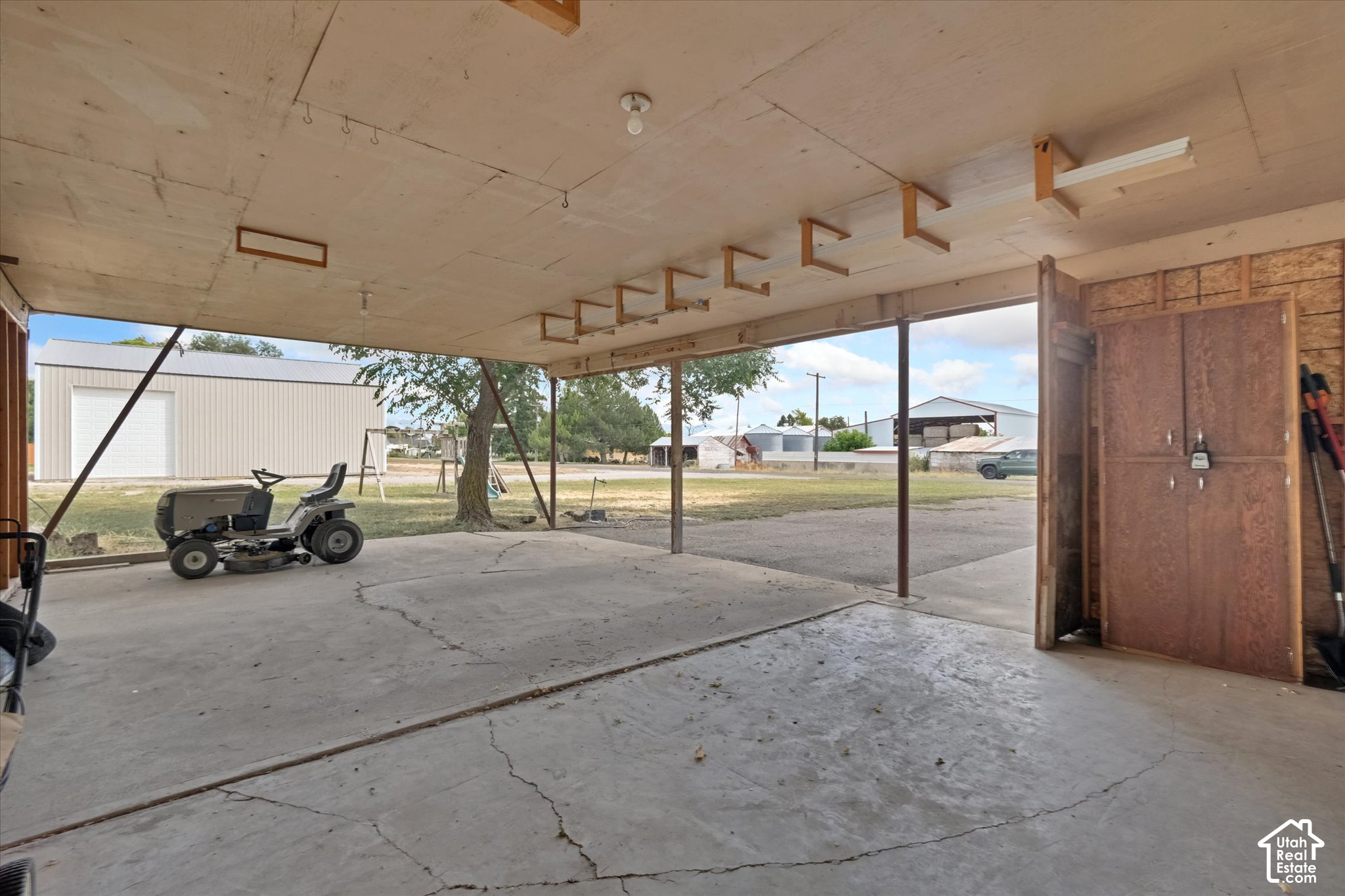 main property photo 37