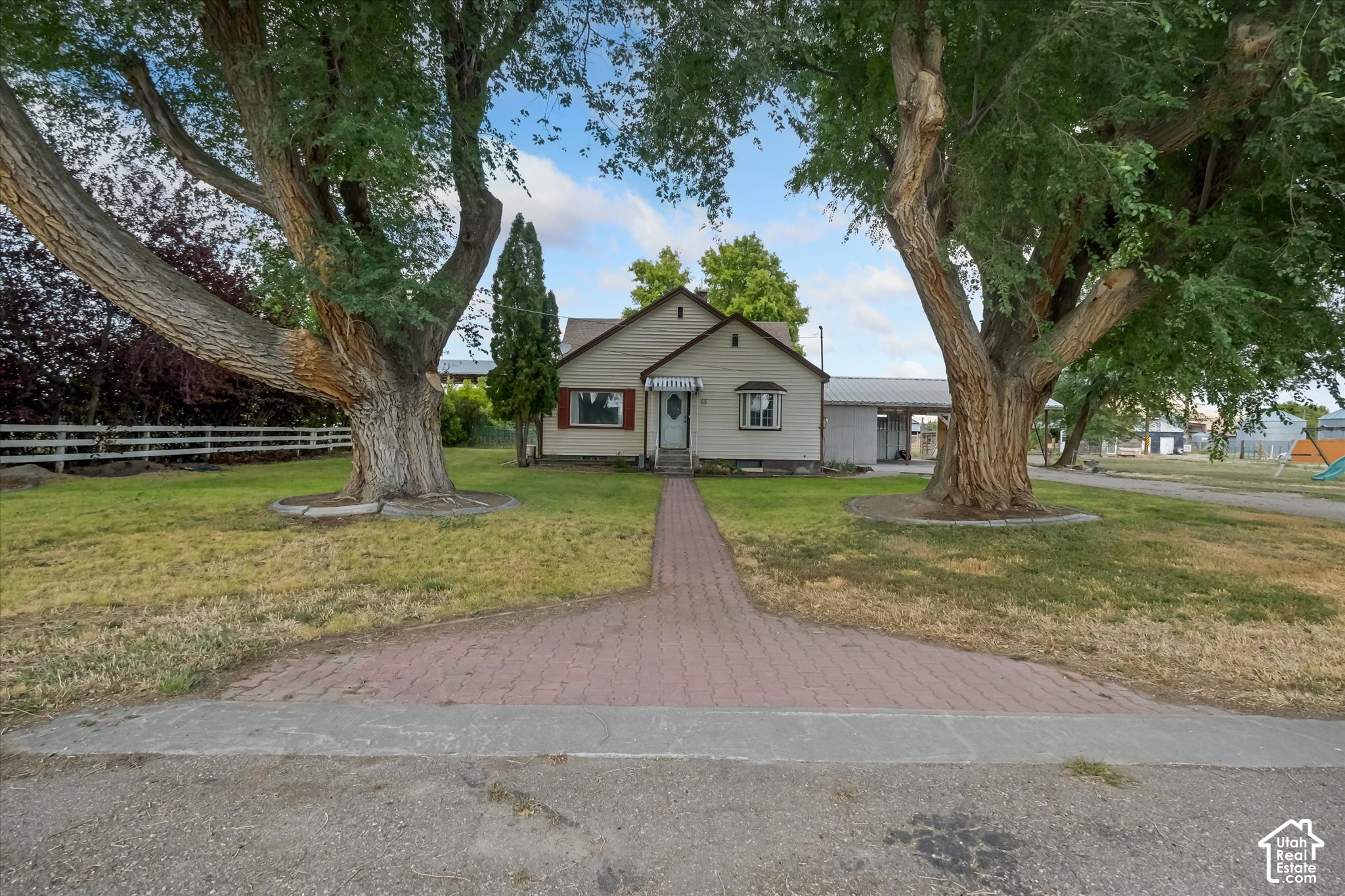 main property photo 40