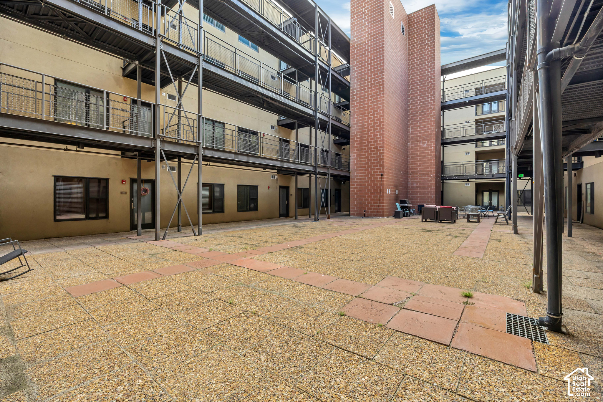 main property photo 16