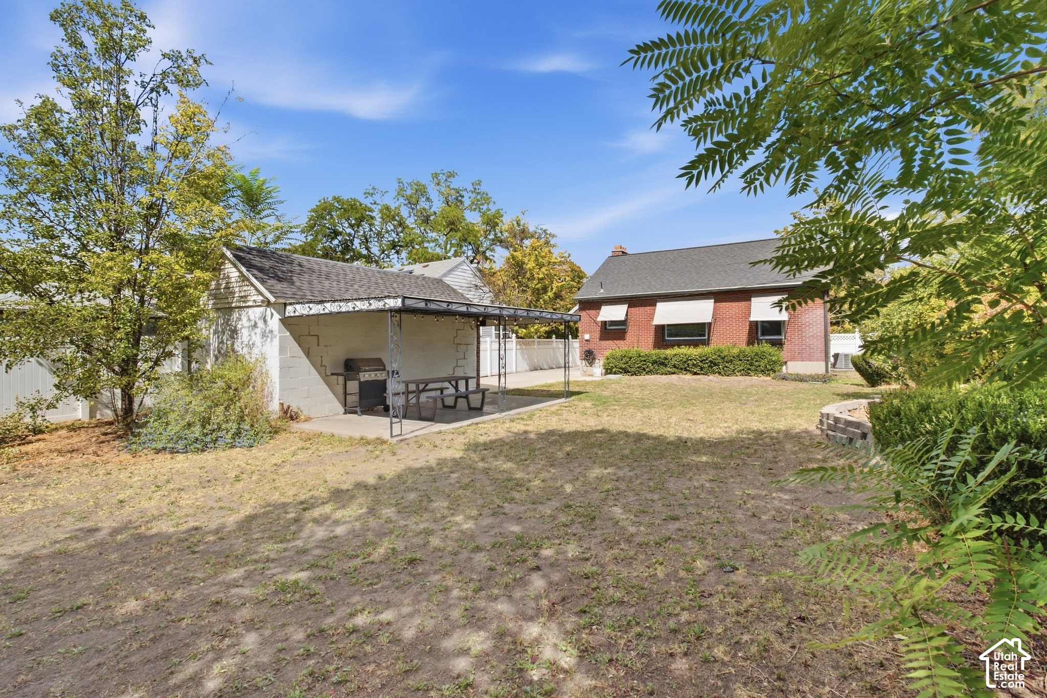 main property photo 27