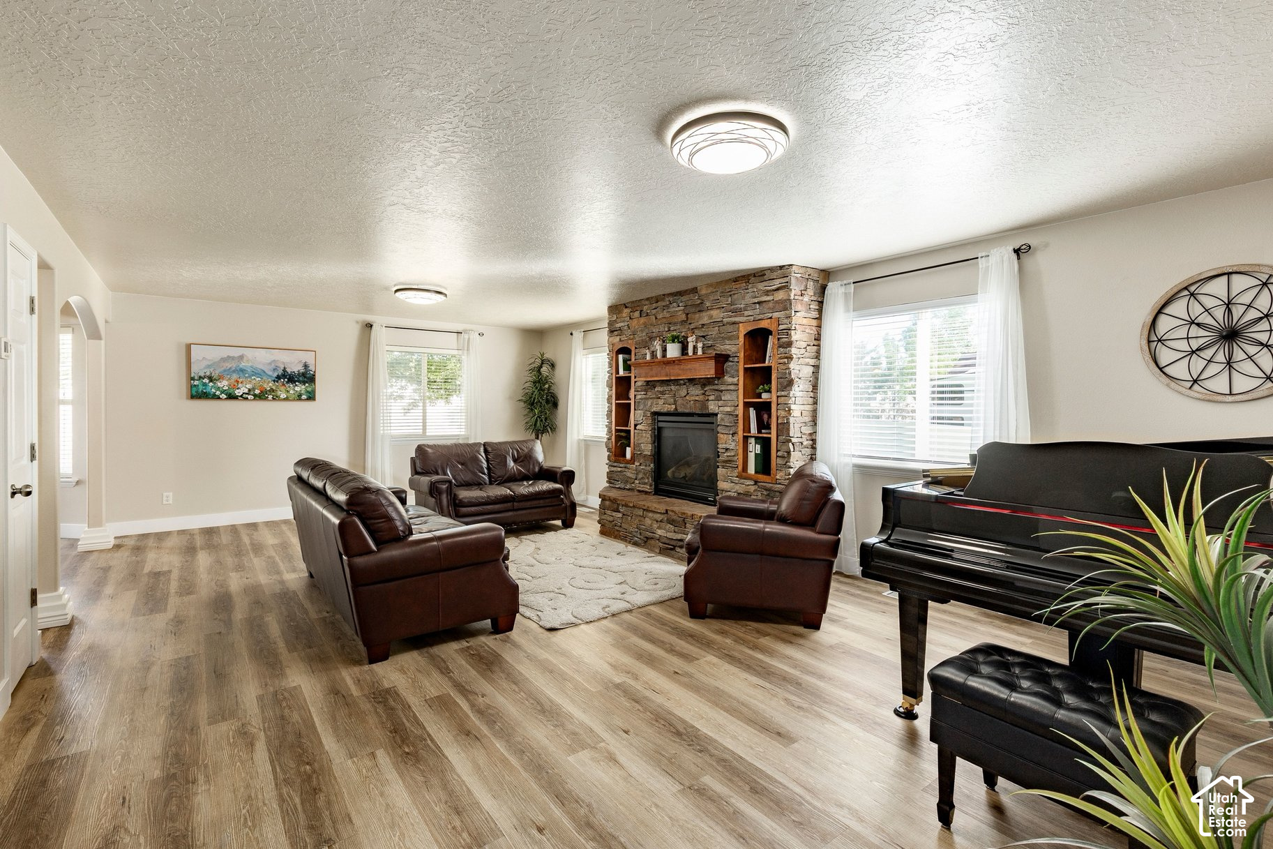 main property photo 9