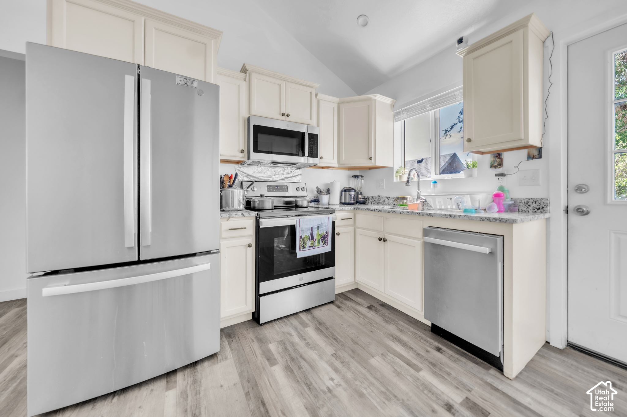 main property photo 34