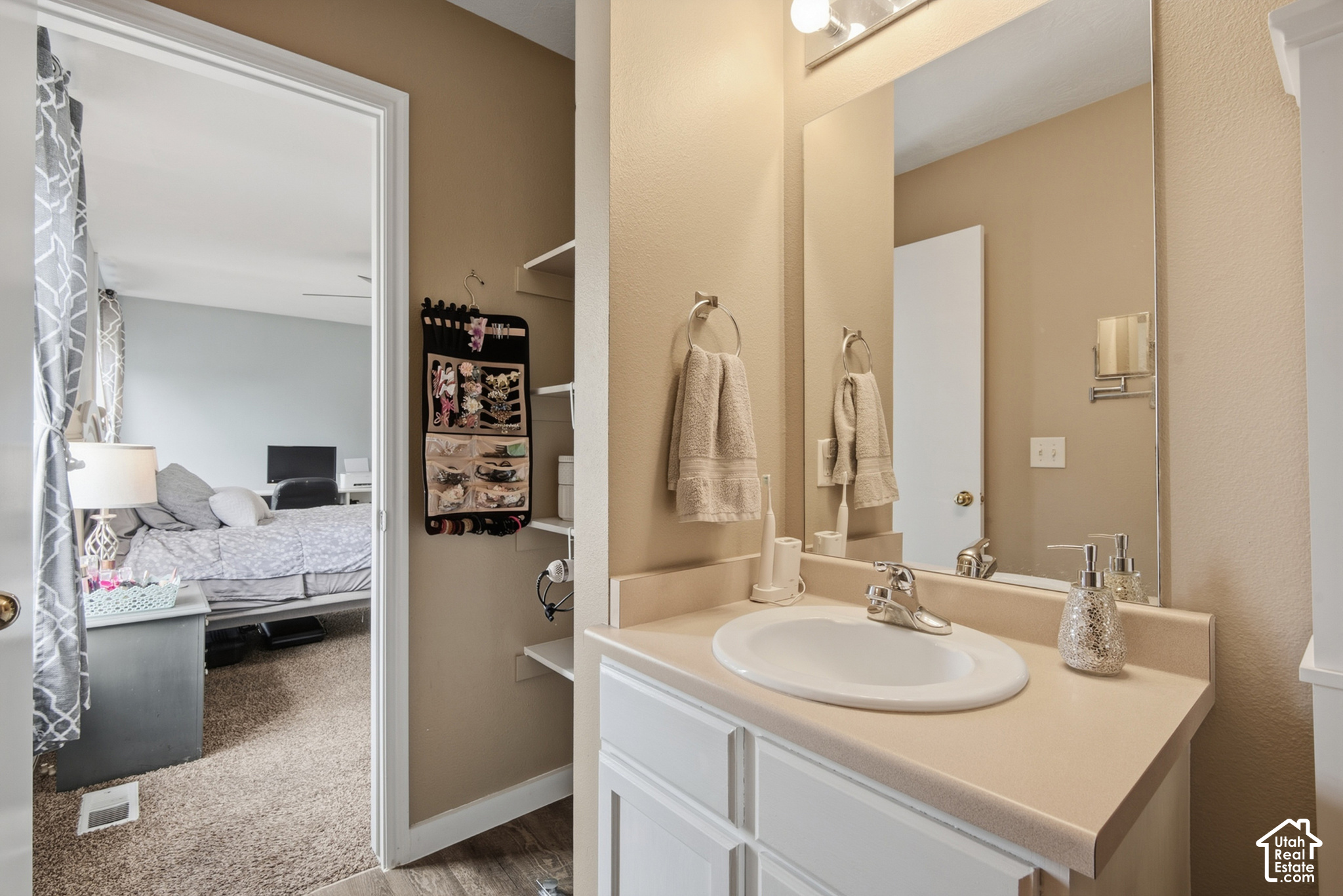 main property photo 17