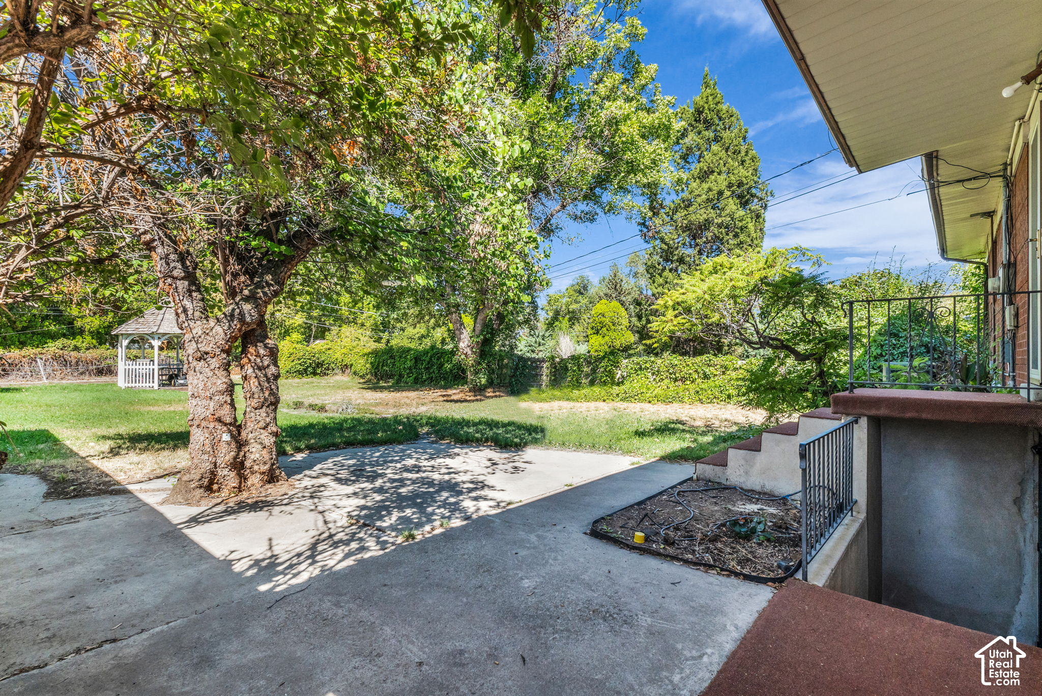 main property photo 34