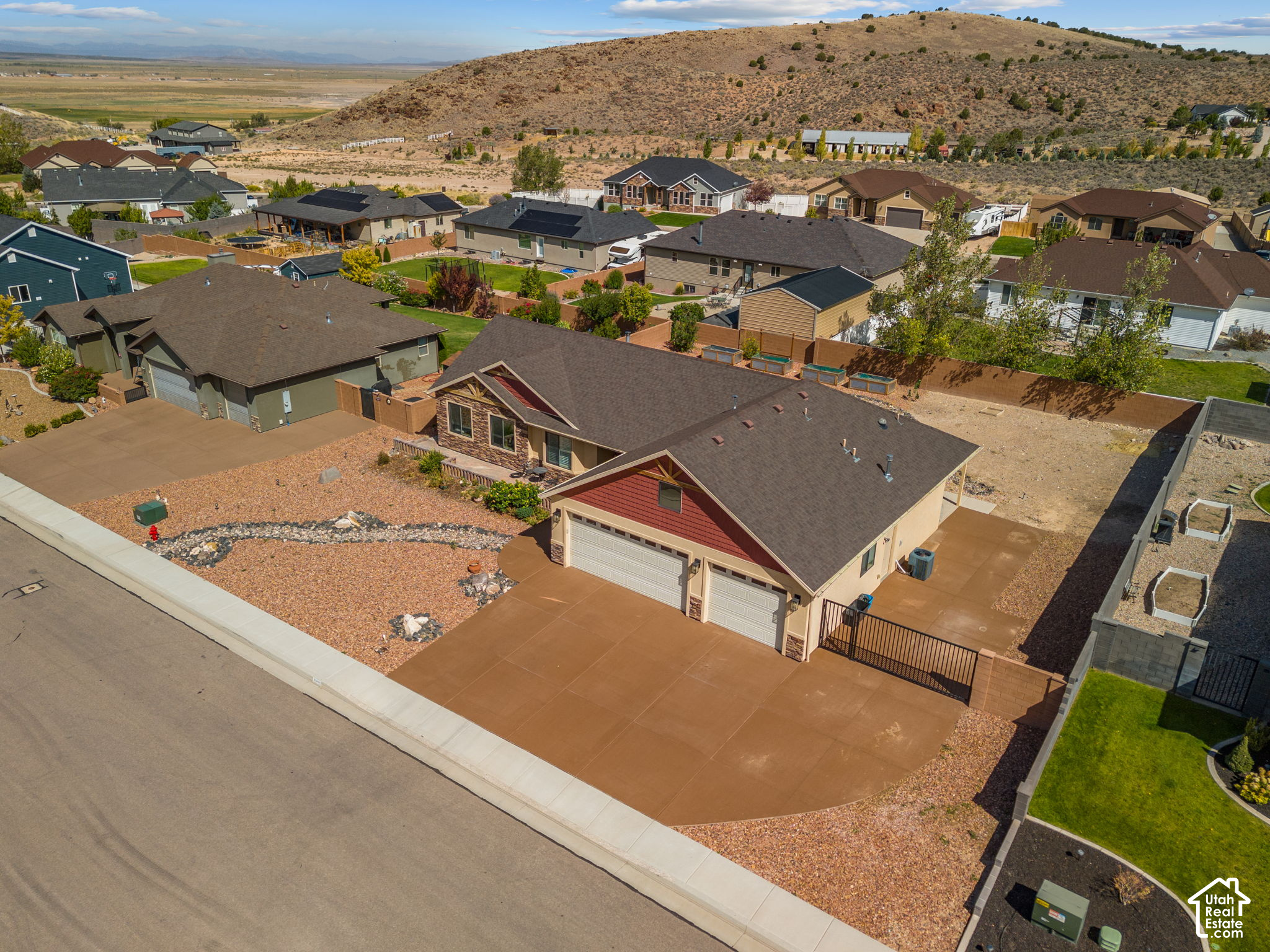 main property photo 40