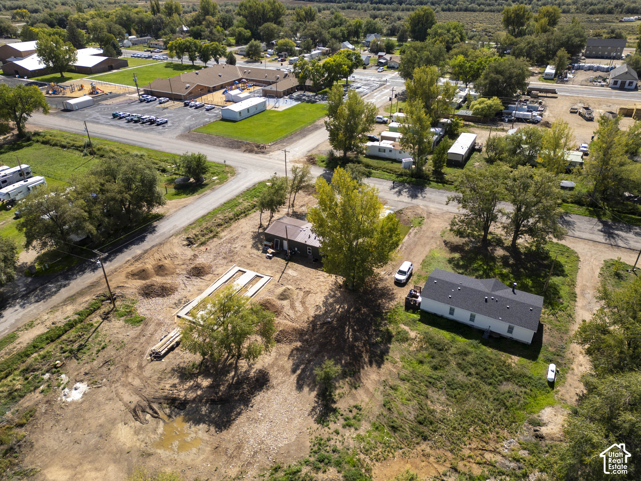 main property photo 28