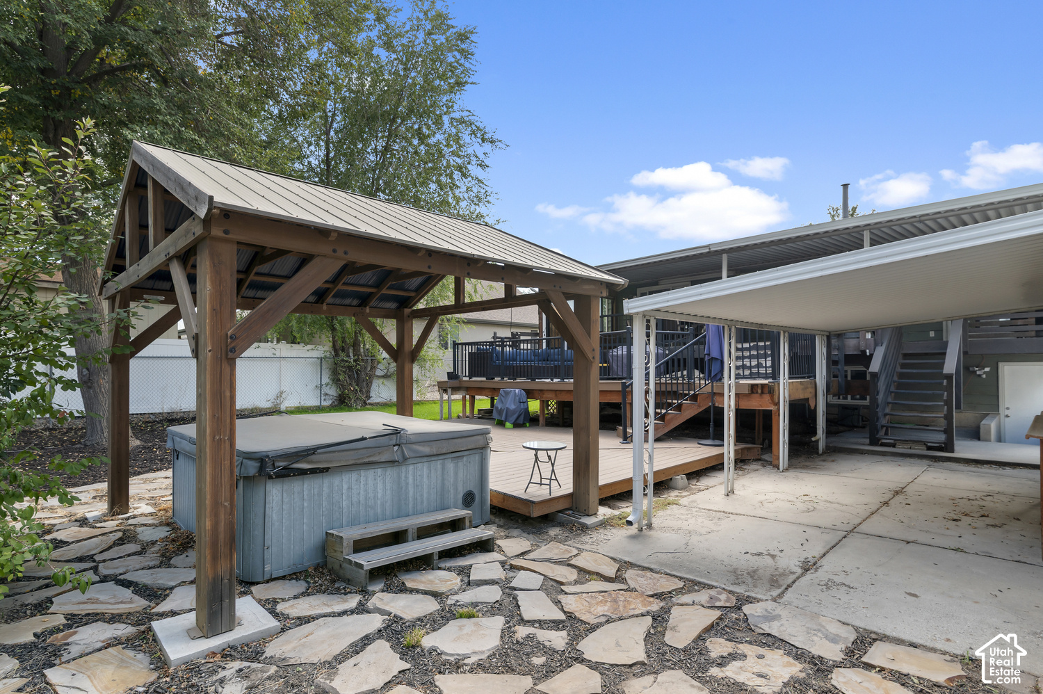 main property photo 28