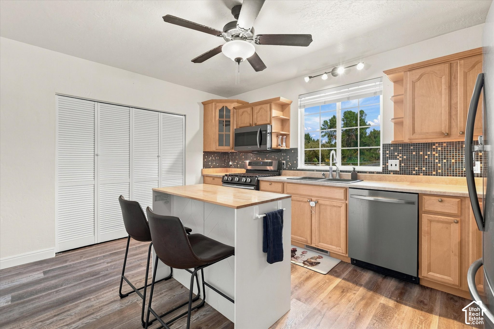 main property photo 9