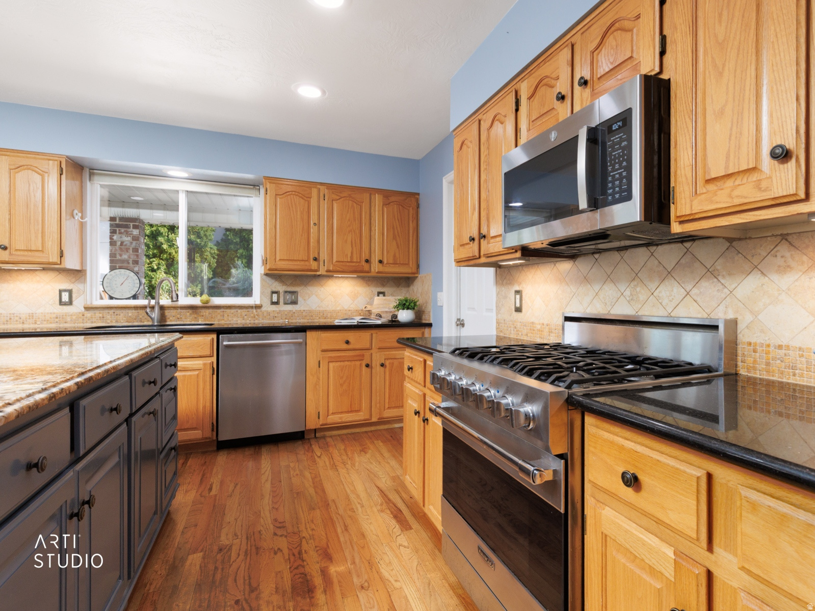 main property photo 11