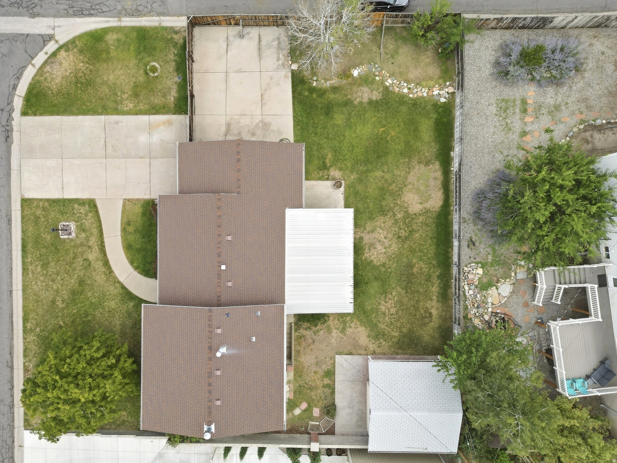 main property photo 33