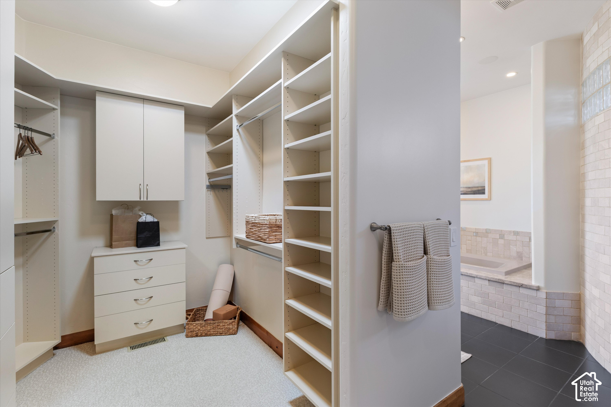 property viewer photo 25