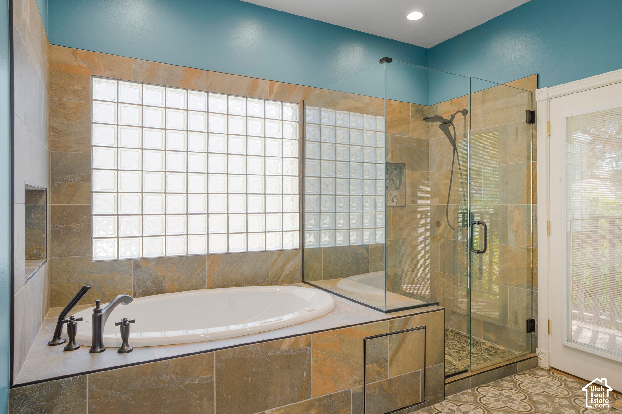 main property photo 14