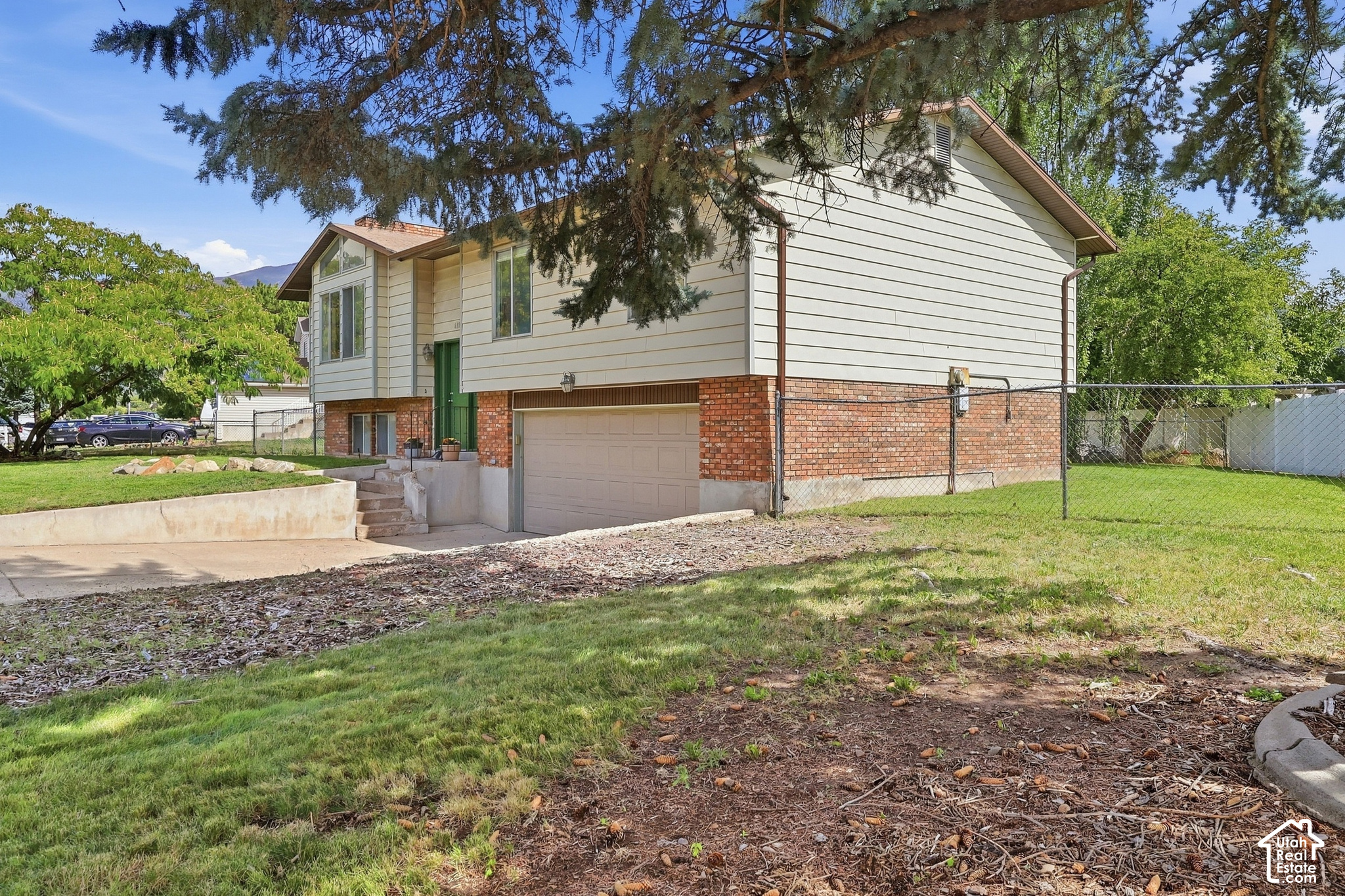 main property photo 28
