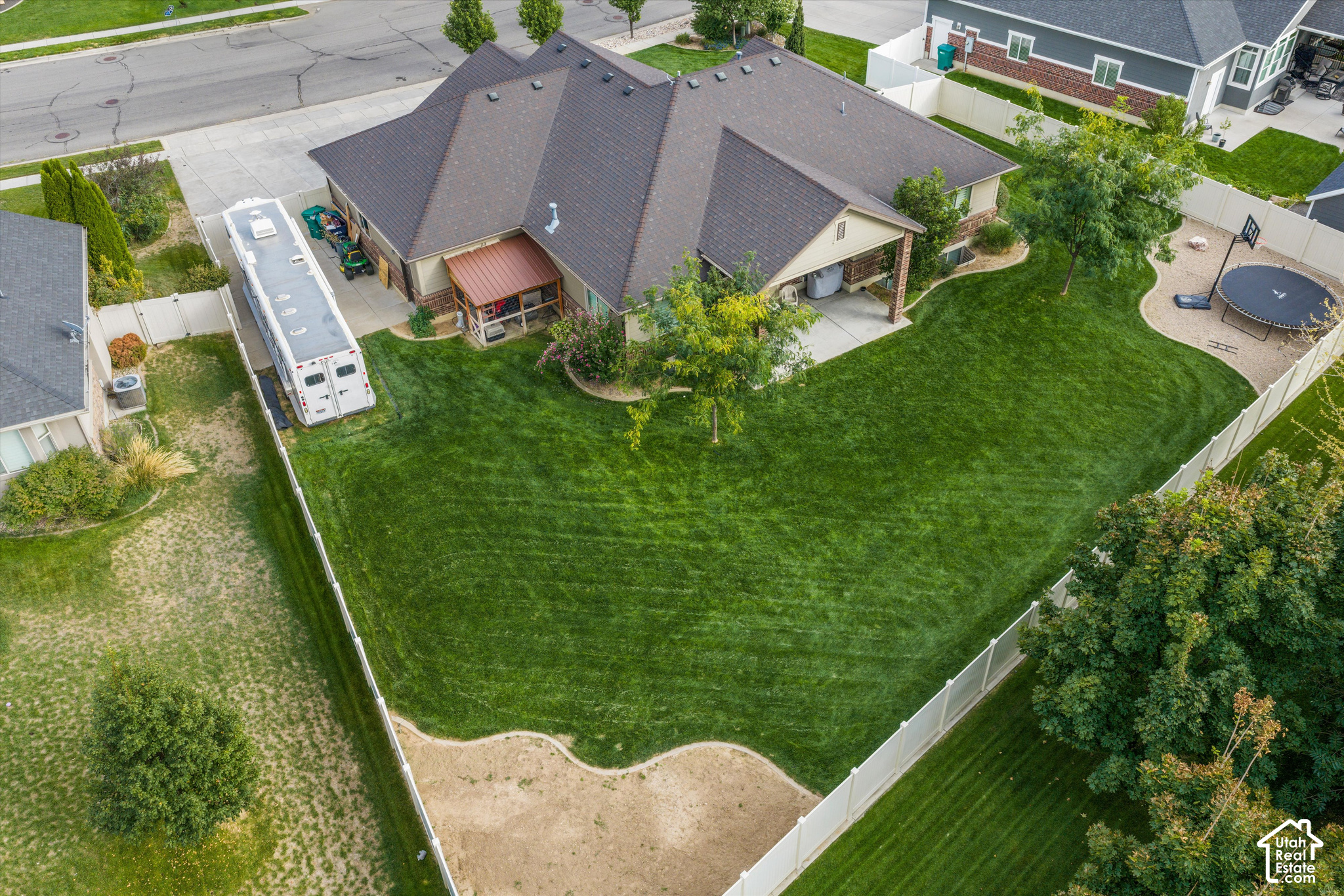 main property photo 50