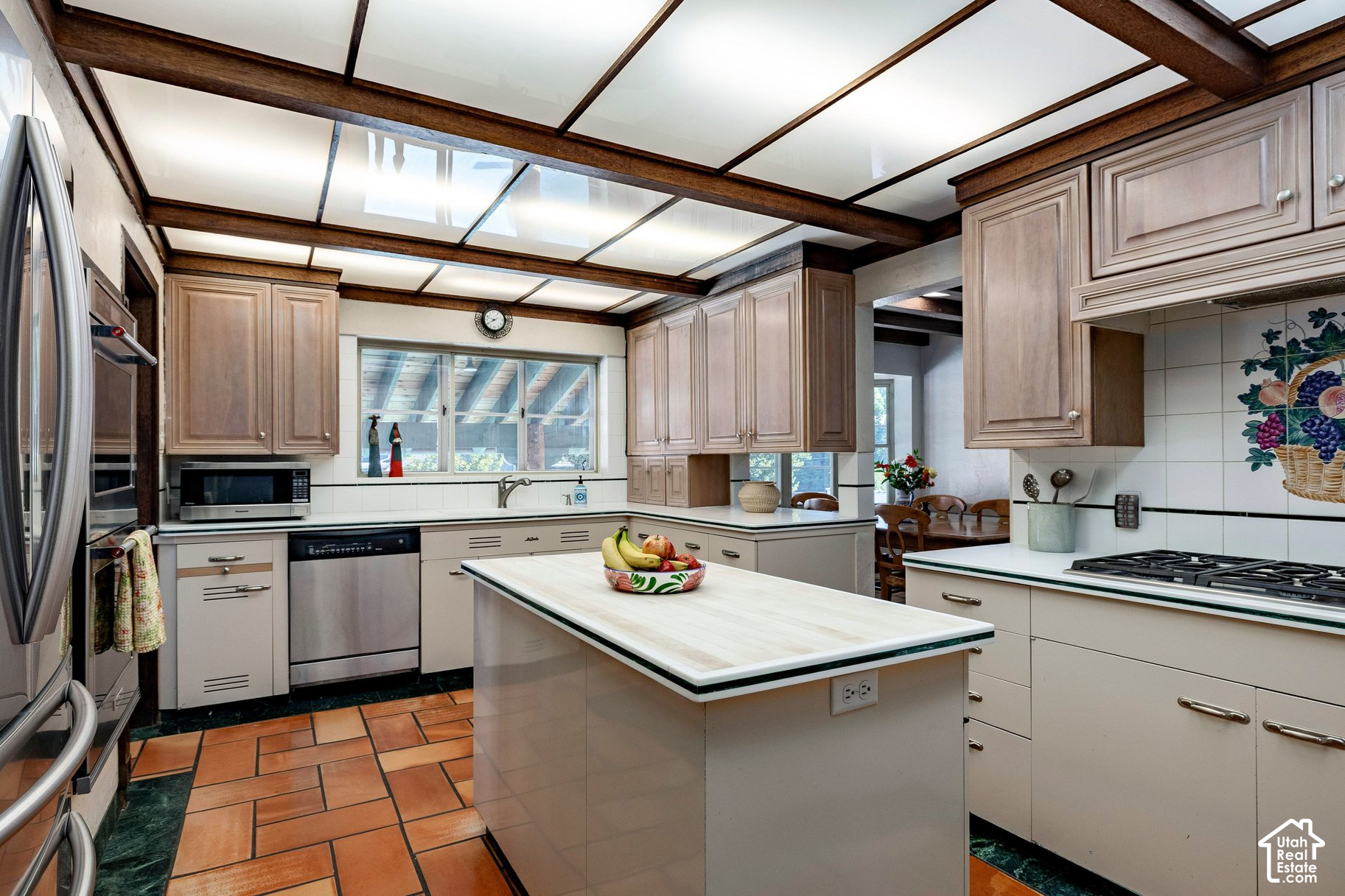 main property photo 16