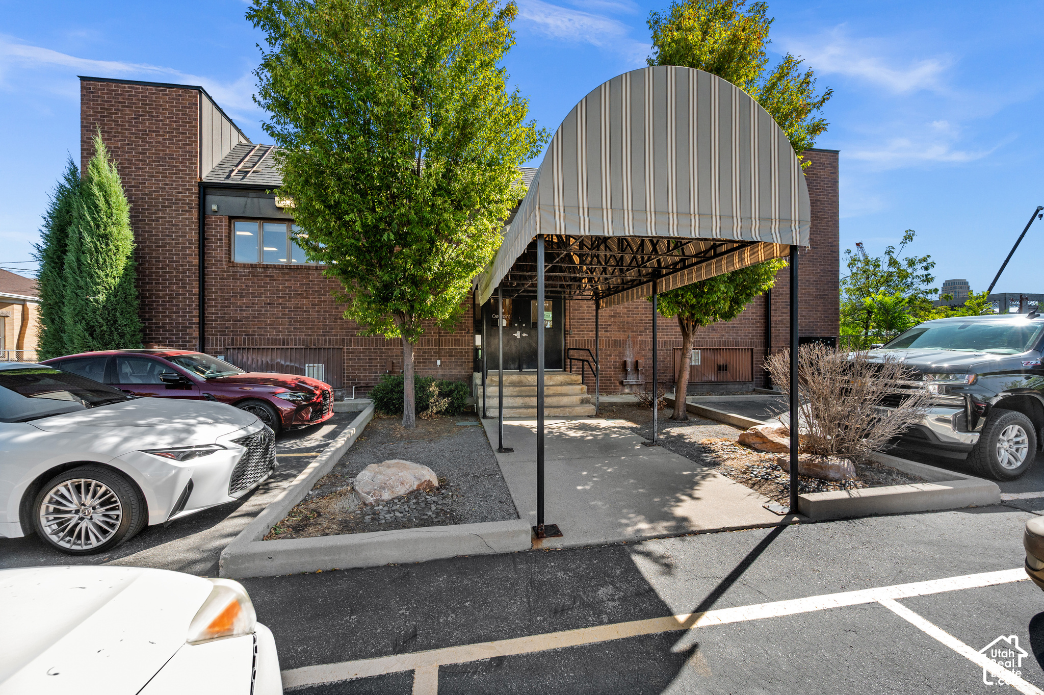 main property photo 40