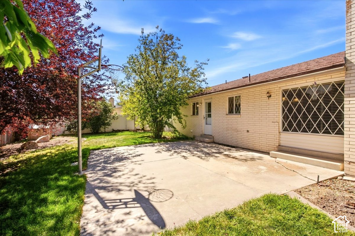 main property photo 30